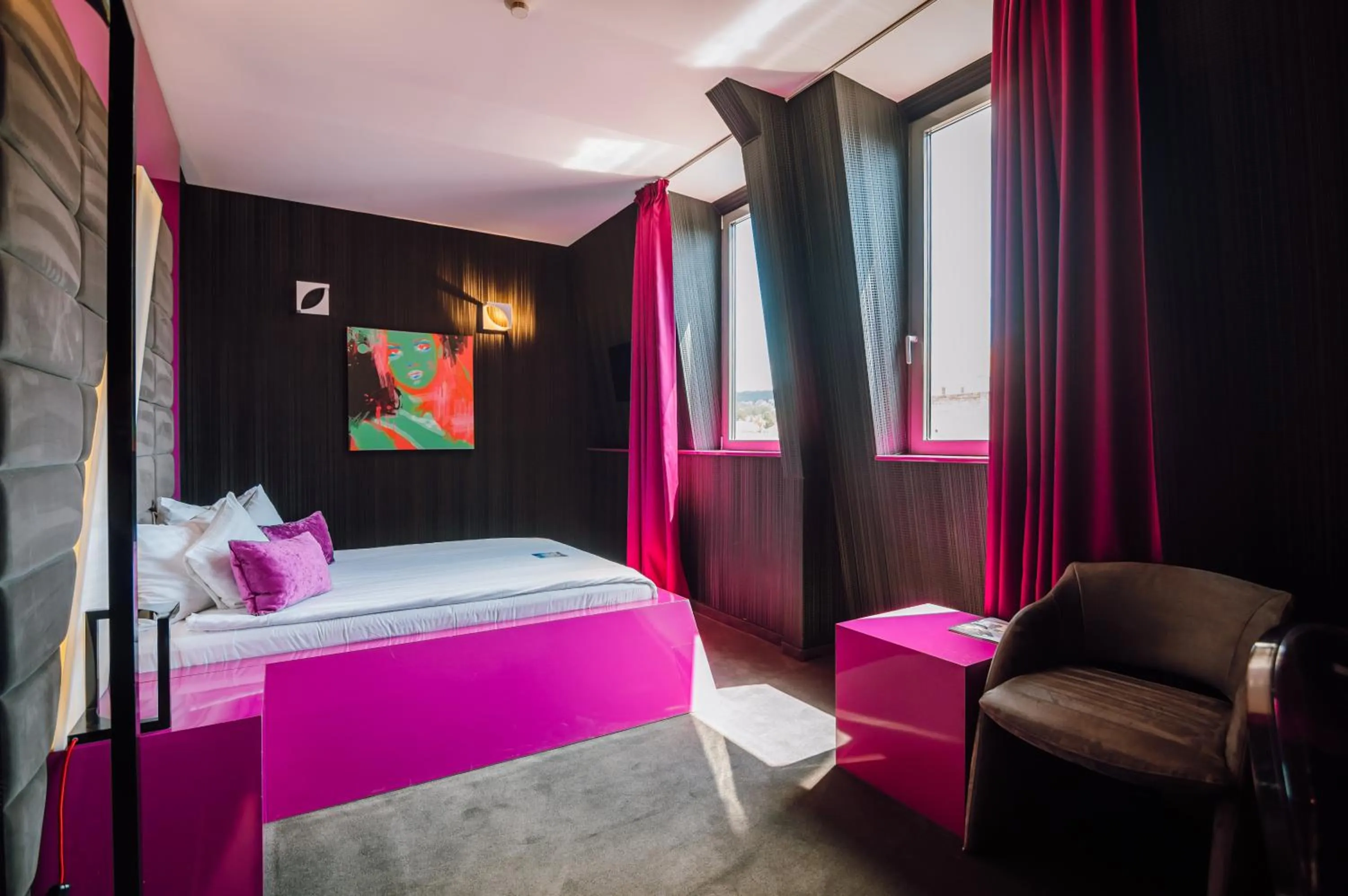 Bed in Plaza V Executive Hotel