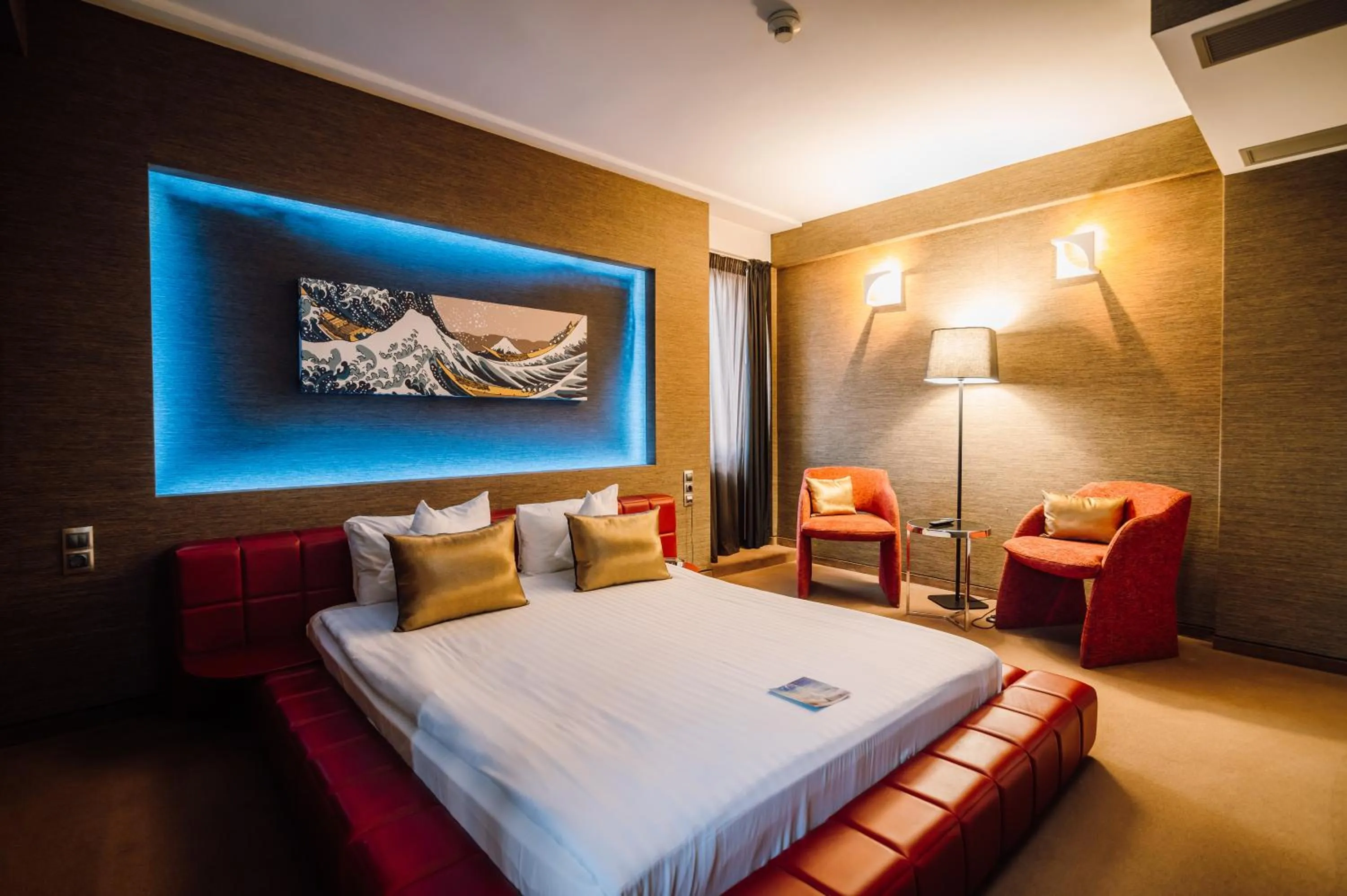 Bed in Plaza V Executive Hotel