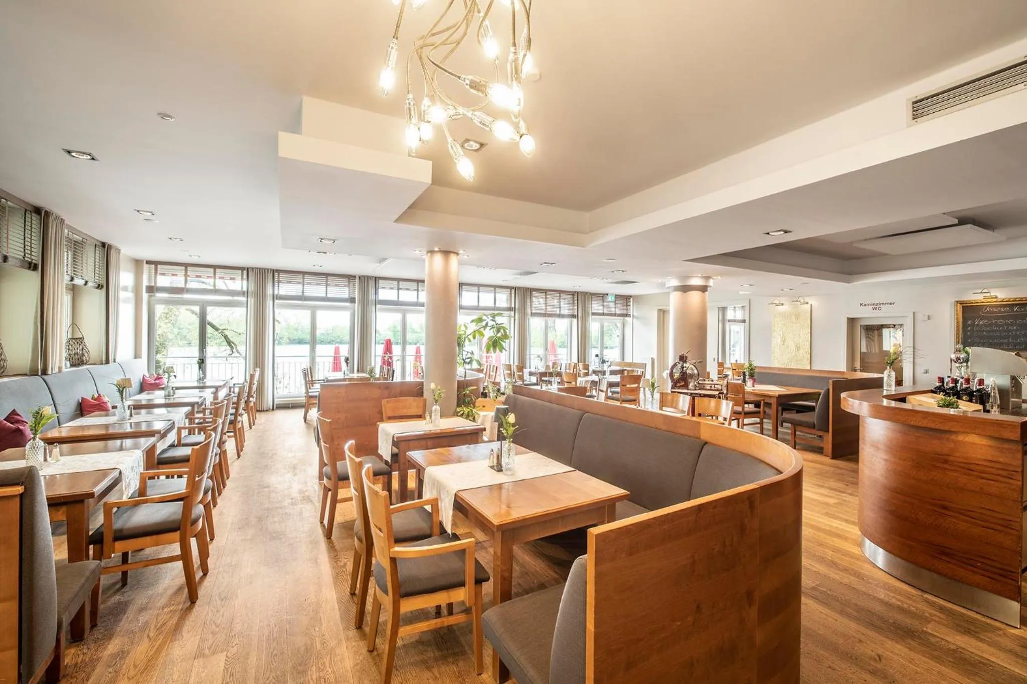 Restaurant/places to eat in Langwieder See