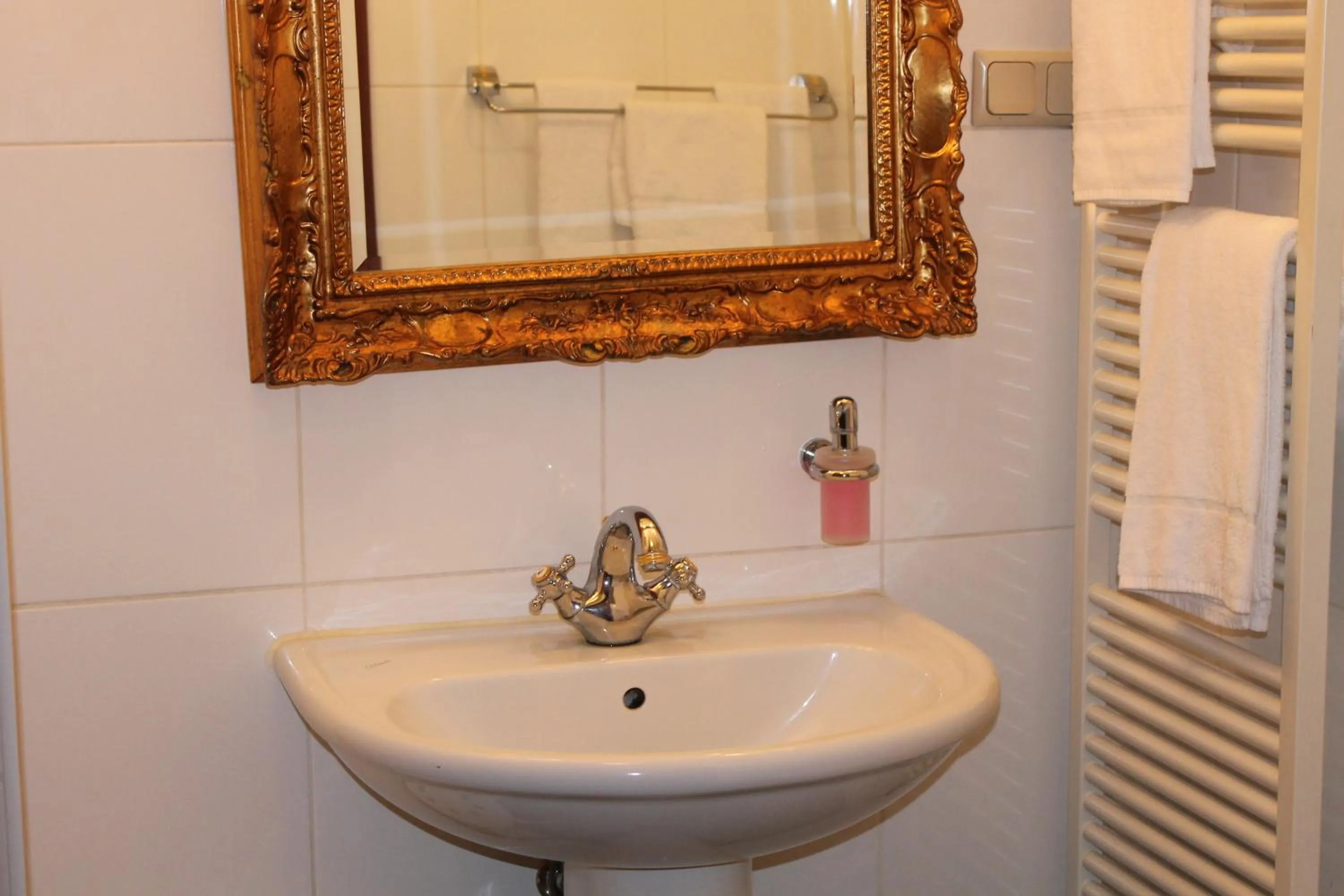 Bathroom in Albergo City Hotel Berlin