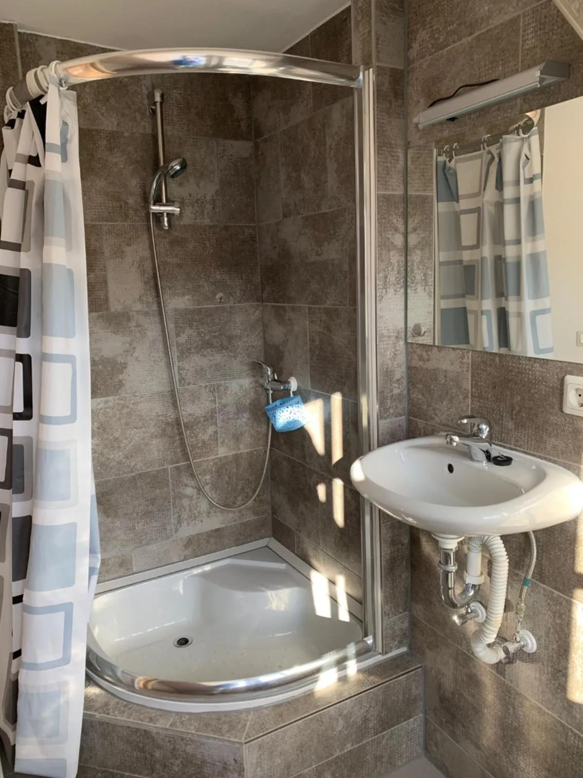 Bathroom in Belle Vue Apartrooms