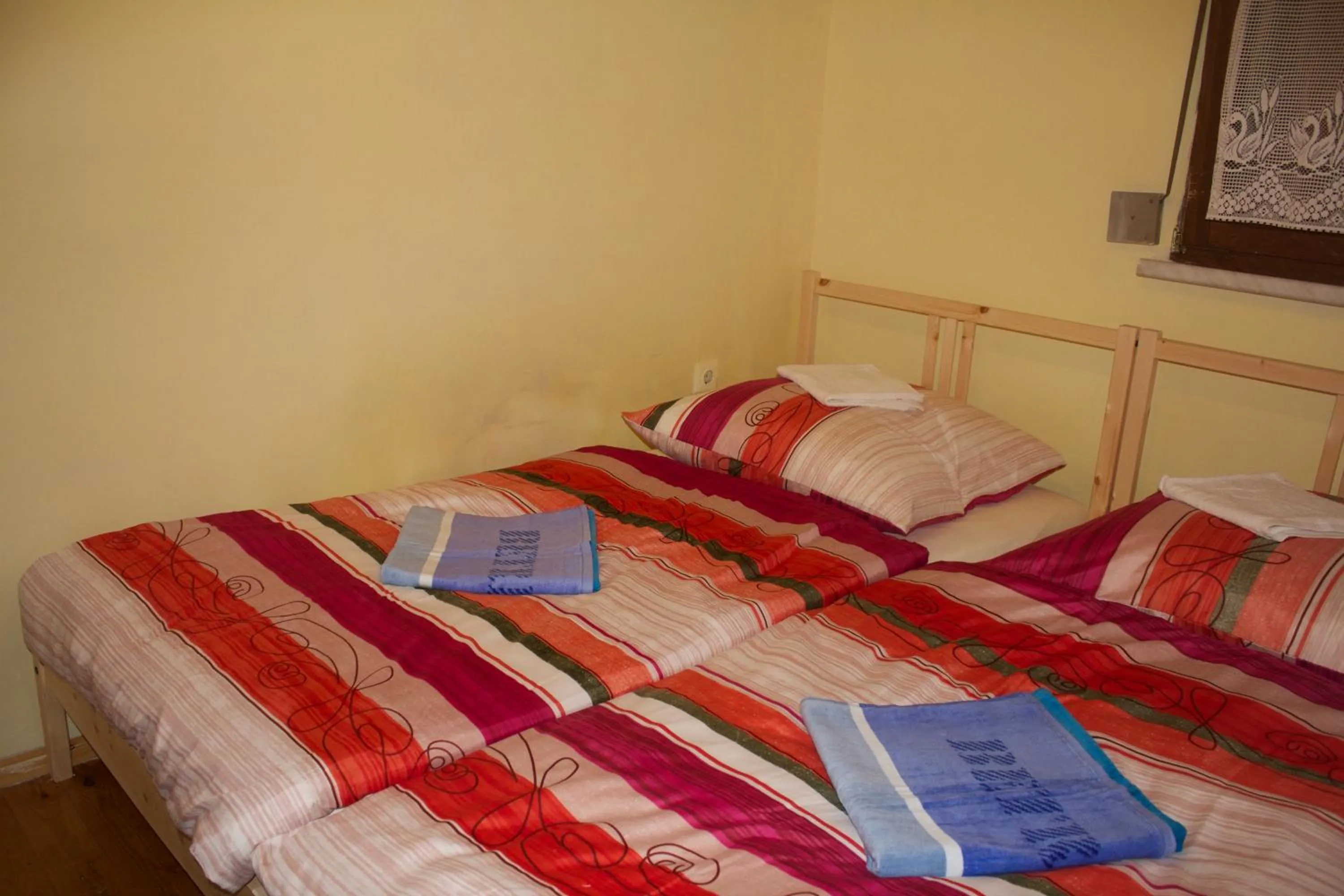 Bedroom, Bed in Belle Vue Apartrooms