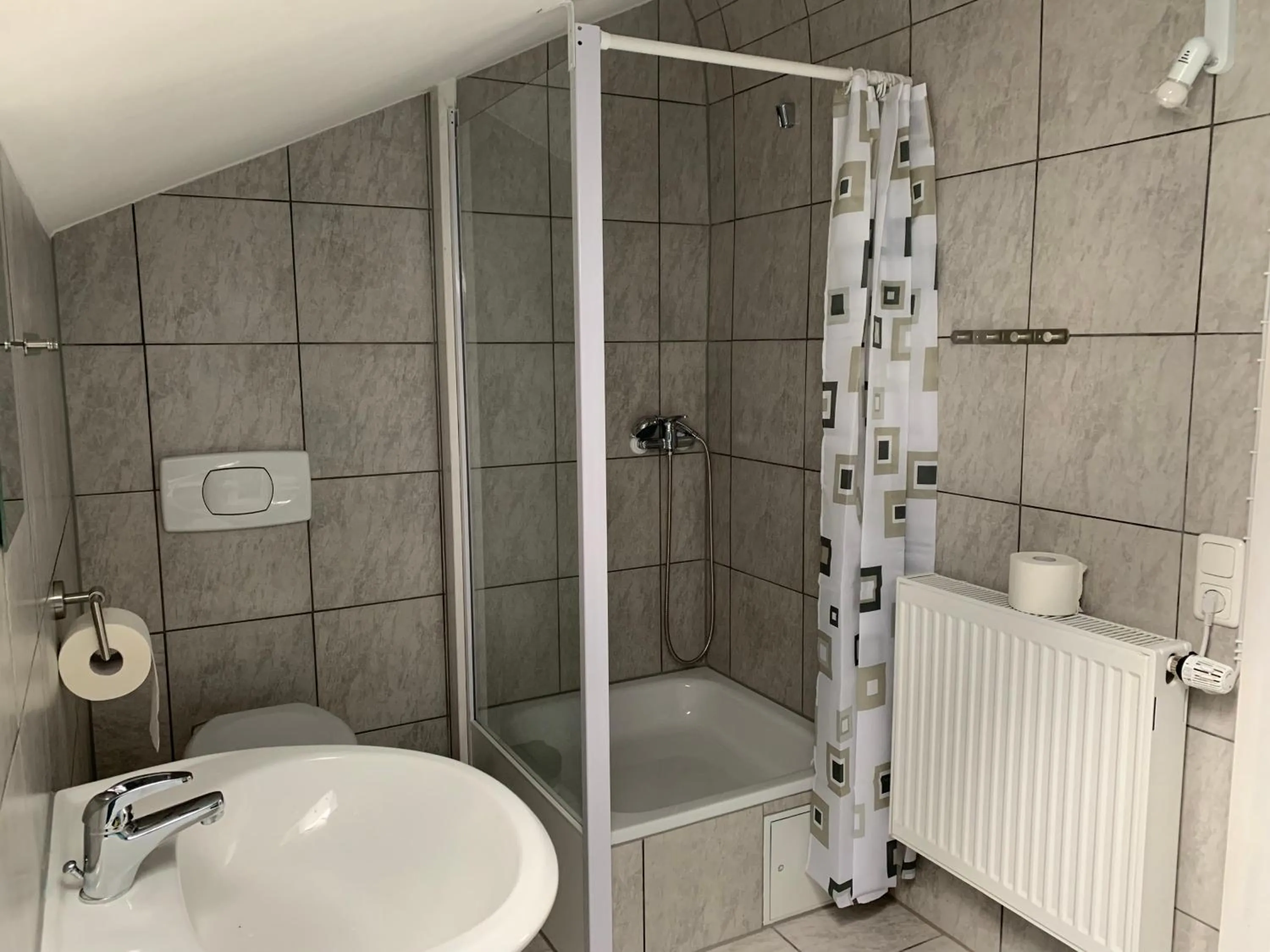 Bathroom in Belle Vue Apartrooms