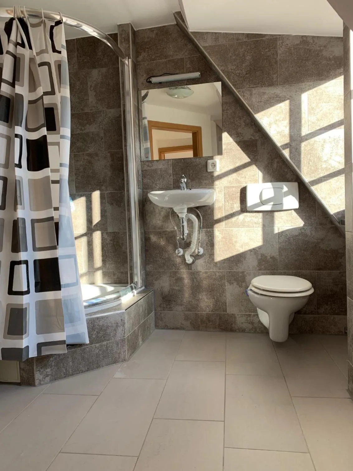 Bathroom in Belle Vue Apartrooms