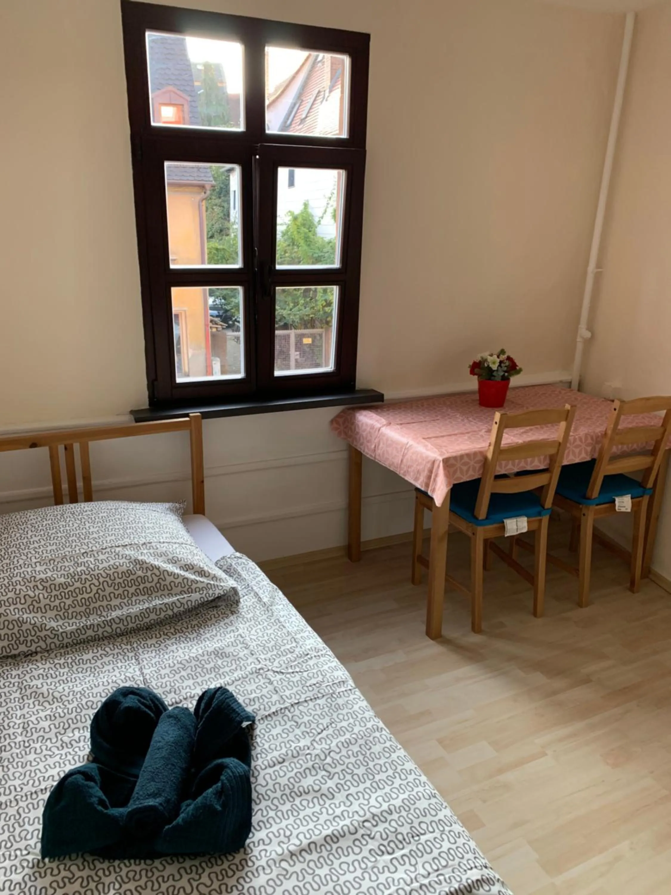 Bedroom, Bed in Belle Vue Apartrooms