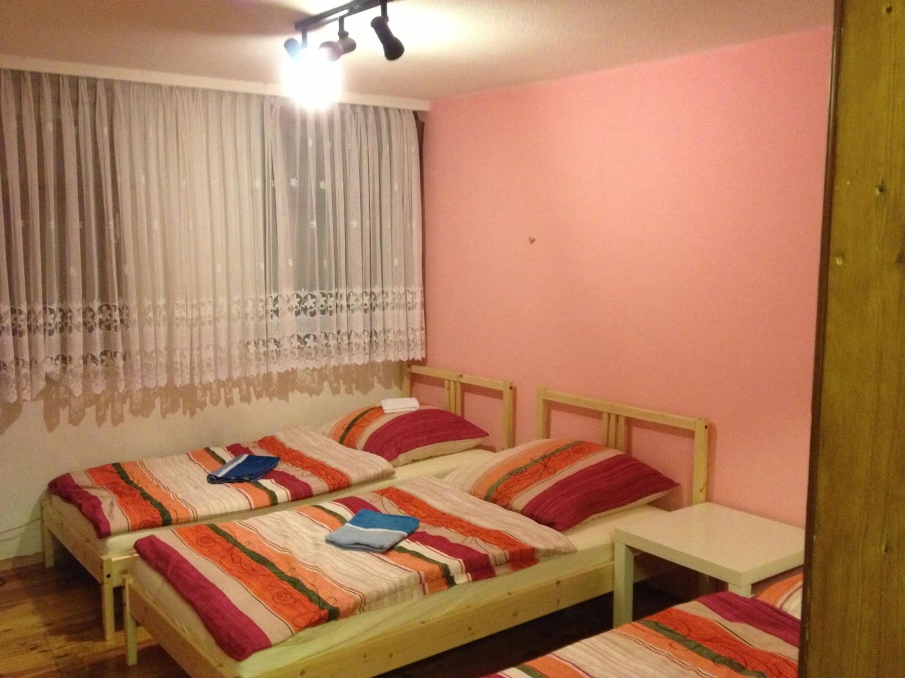 Bedroom, Bed in Belle Vue Apartrooms