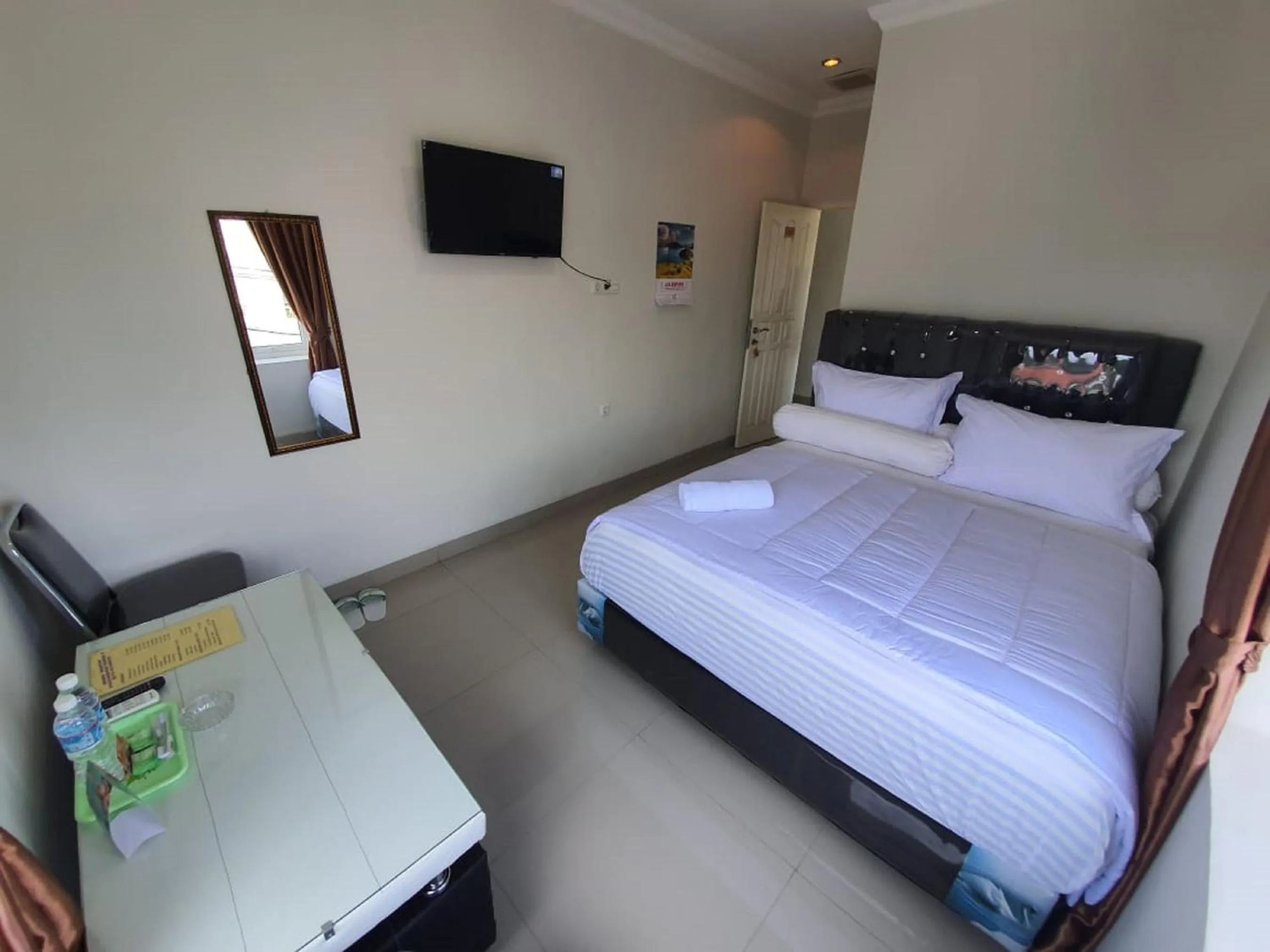 Bedroom, Bed in RedDoorz near Palembang Airport 2