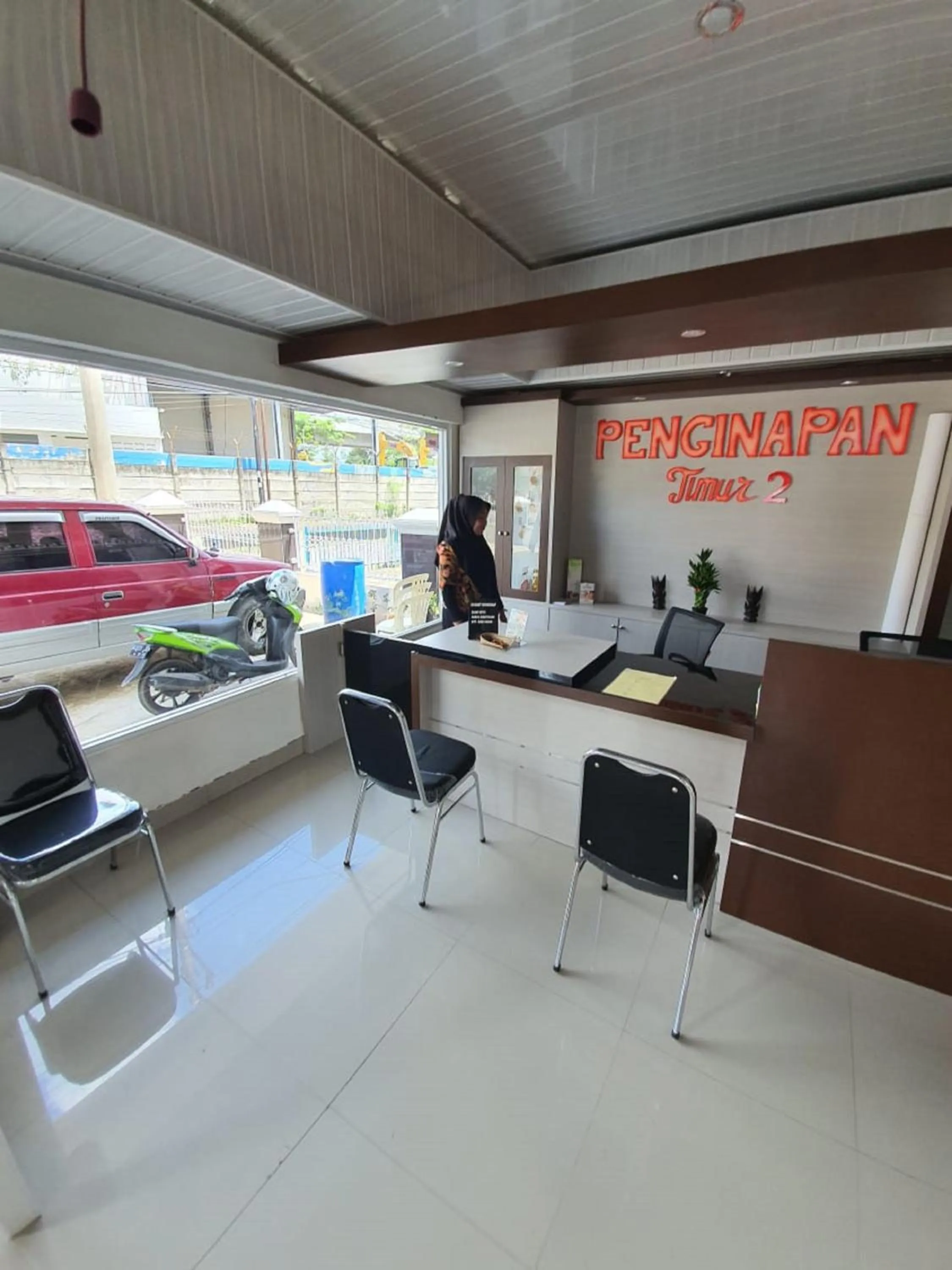 Facade/entrance in RedDoorz near Palembang Airport 2