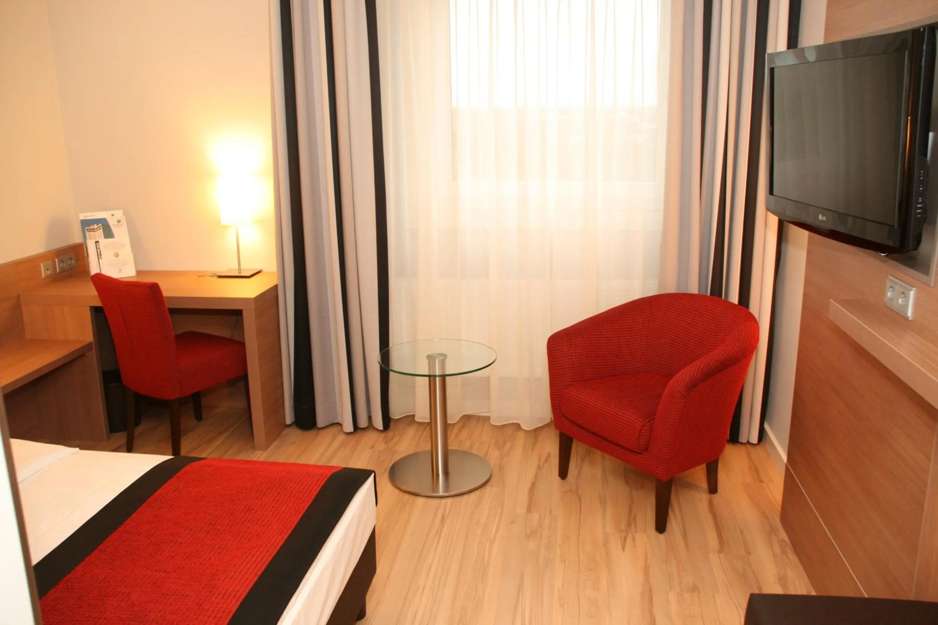 Photo of the whole room, Bed in Congress Hotel am Stadtpark