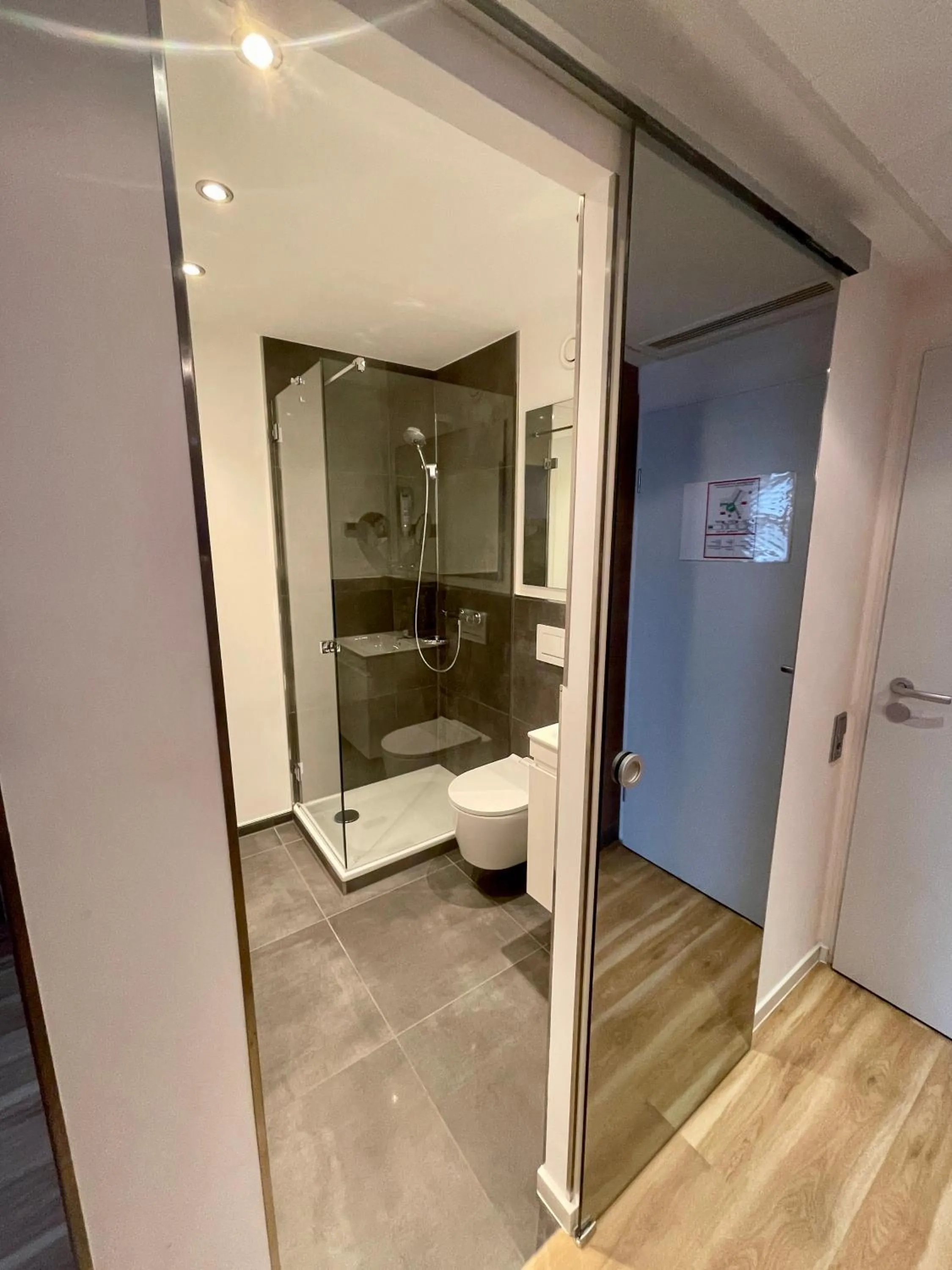 Shower in Congress Hotel am Stadtpark