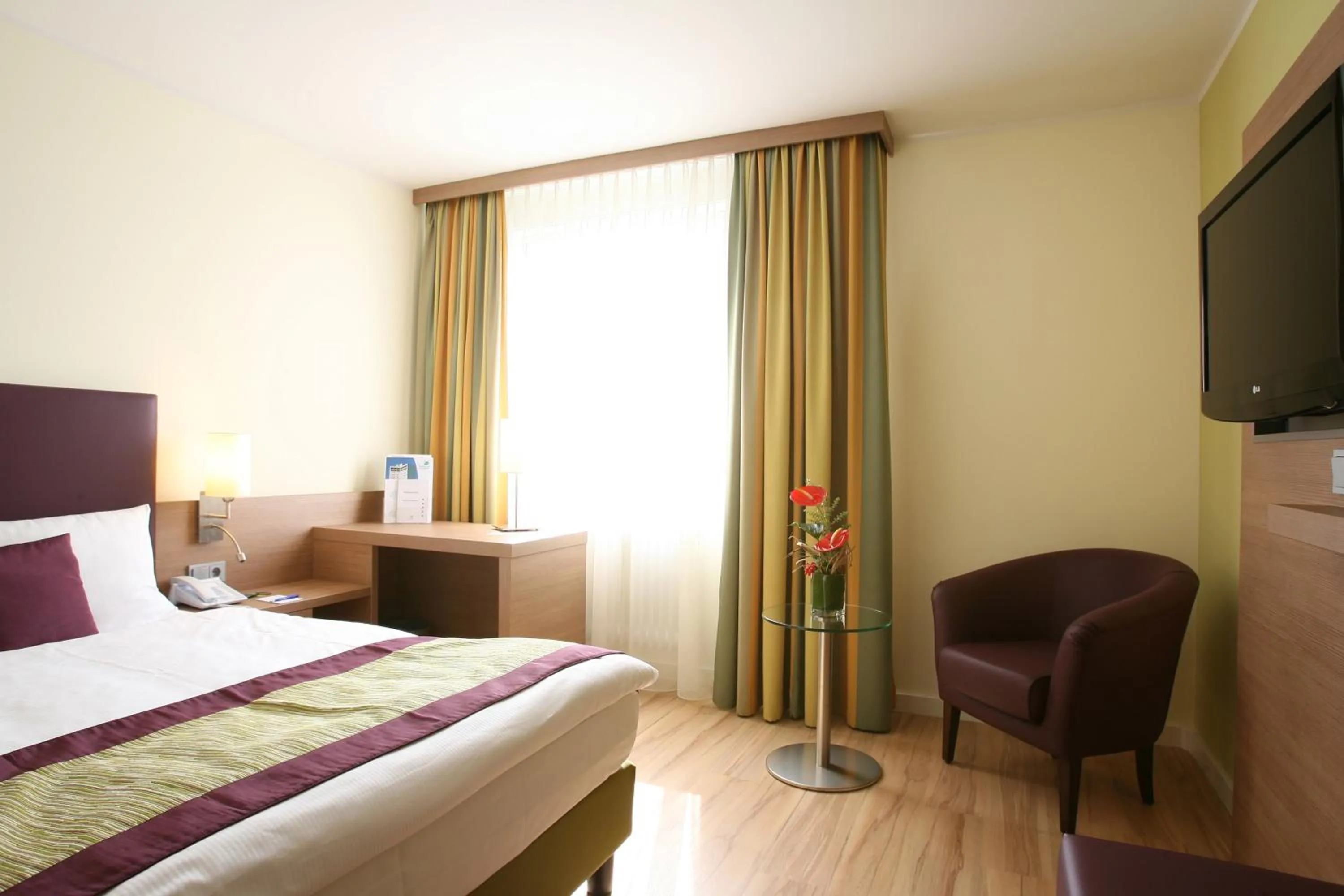 Photo of the whole room, Bed in Congress Hotel am Stadtpark