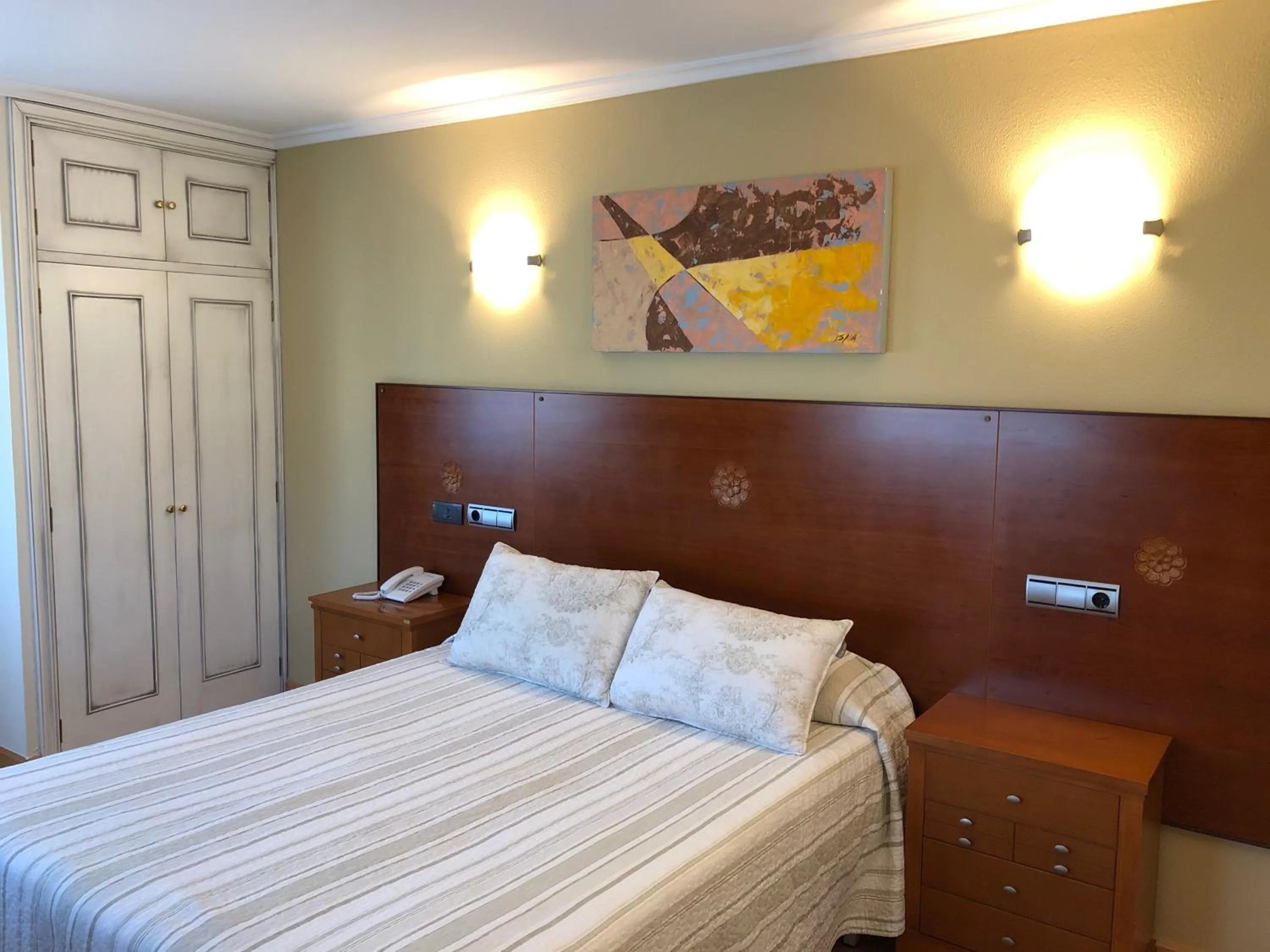 Photo of the whole room, Bed in Hotel Sena