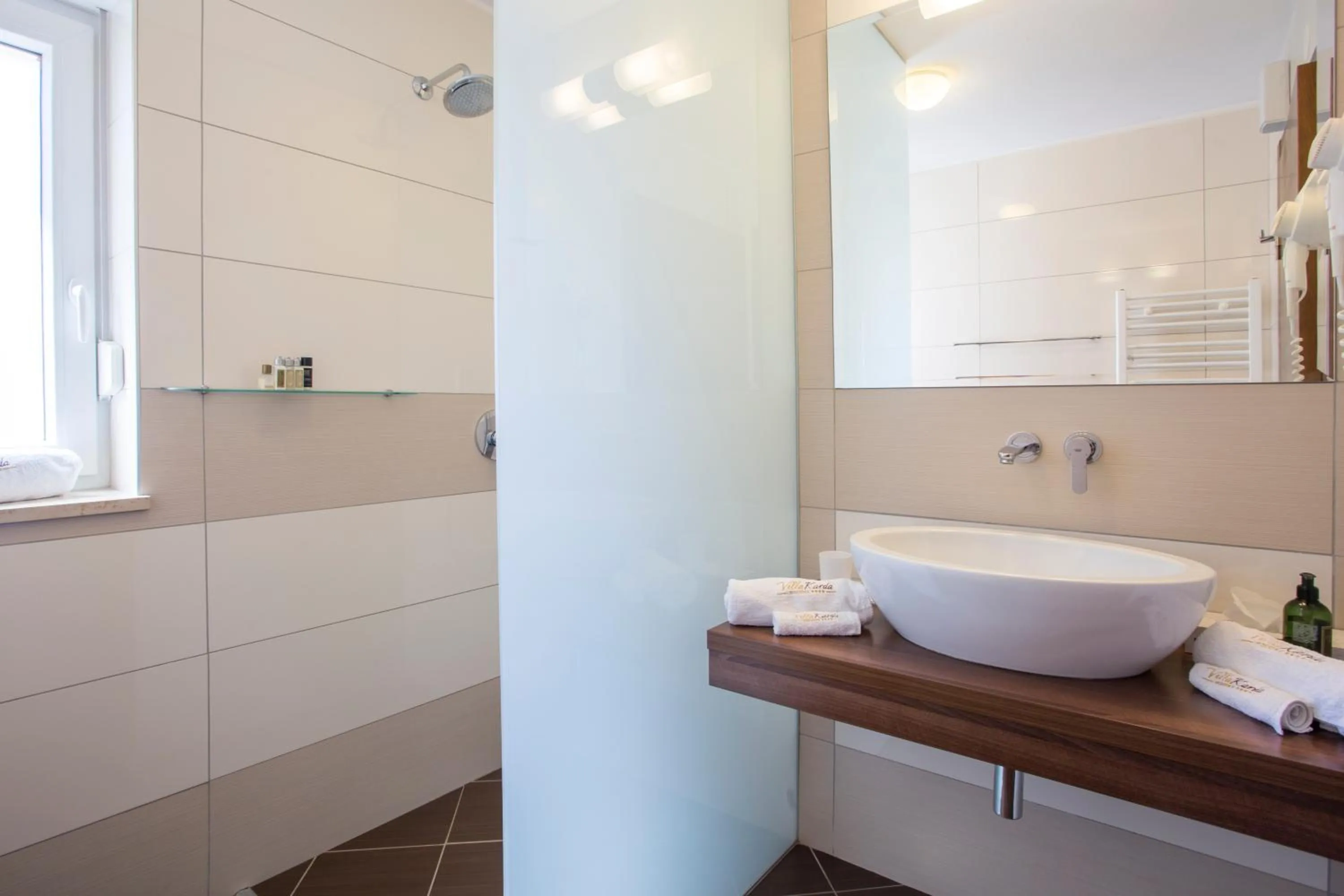 Shower in Residence Villa Karda