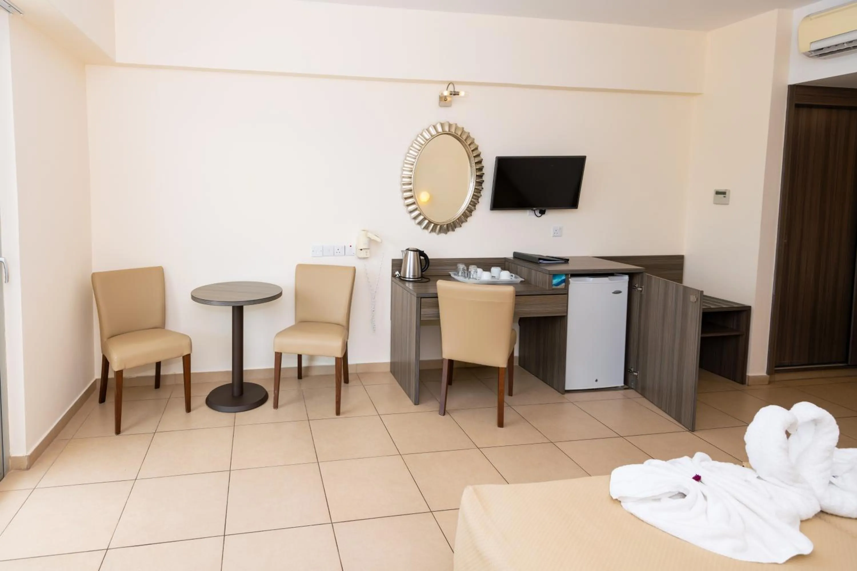 TV and multimedia in Tofinis Hotel