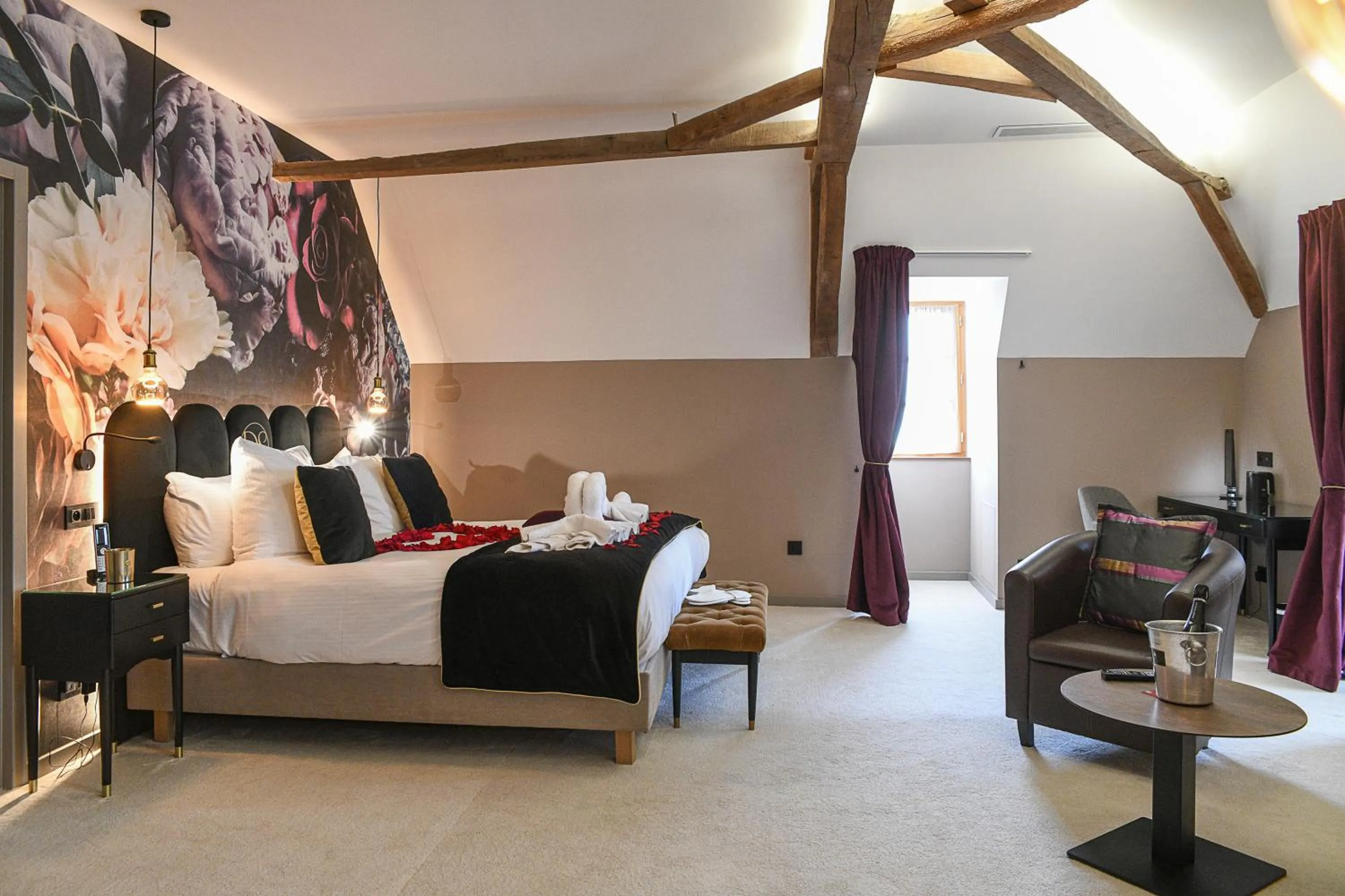 Bed in Domaine de Suzel Hôtel & Spa