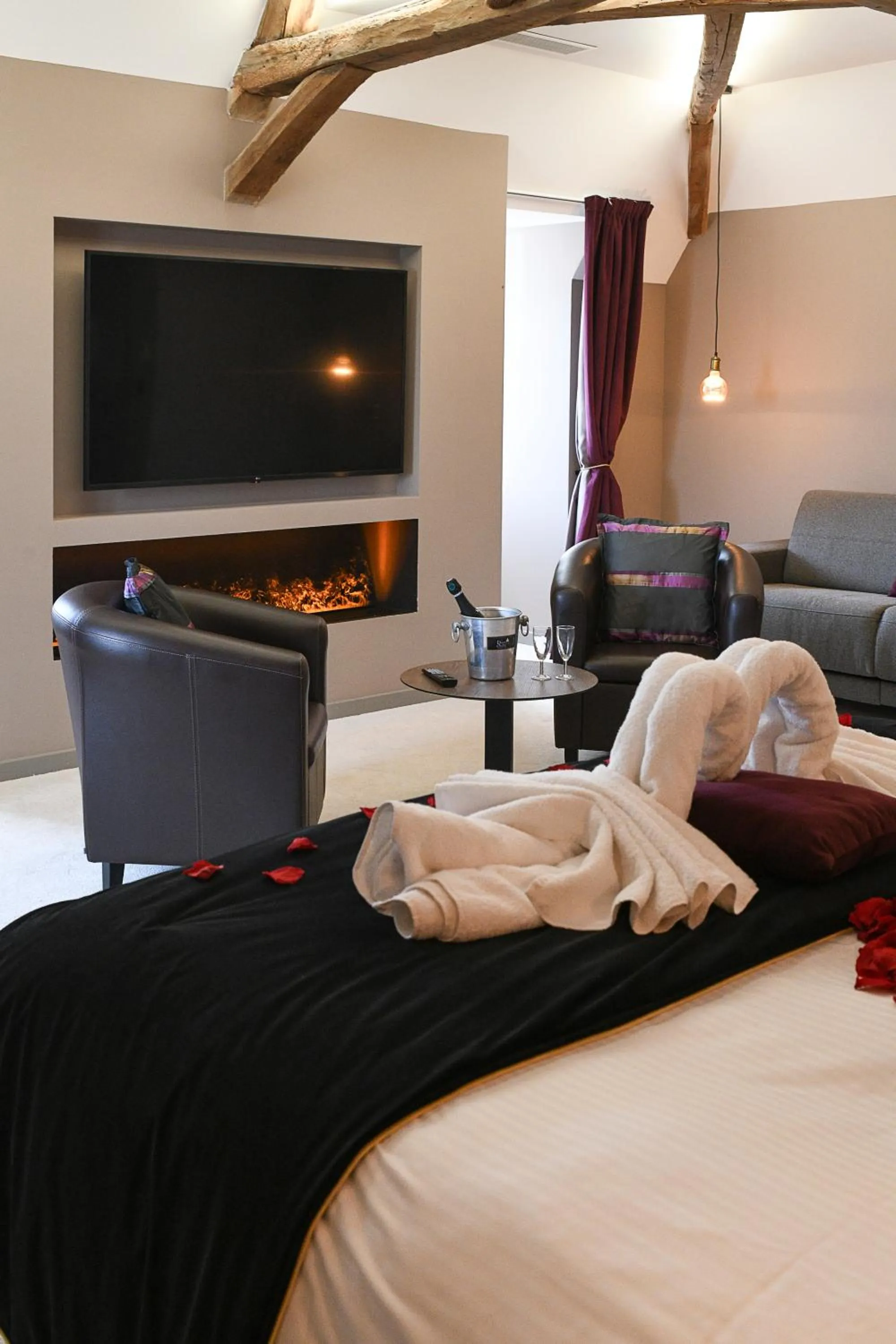 Bed in Domaine de Suzel Hôtel & Spa