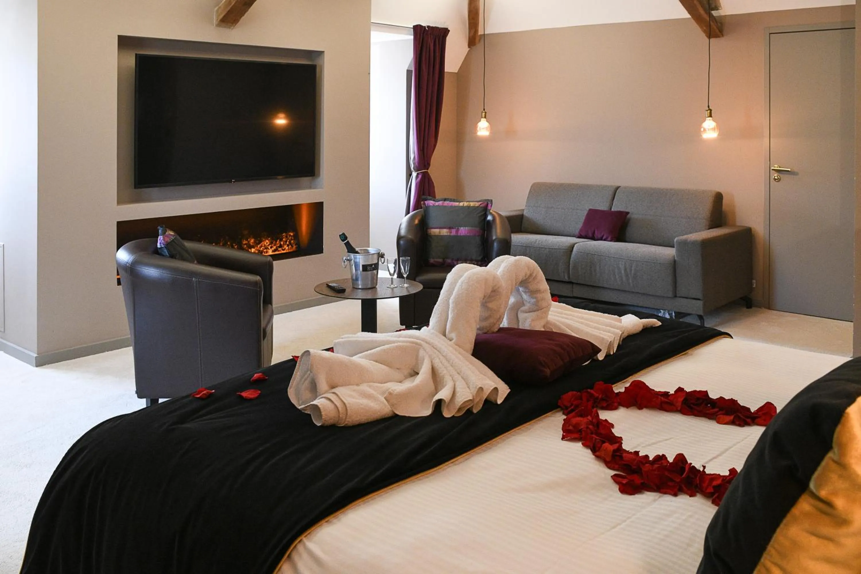 Bed in Domaine de Suzel Hôtel & Spa