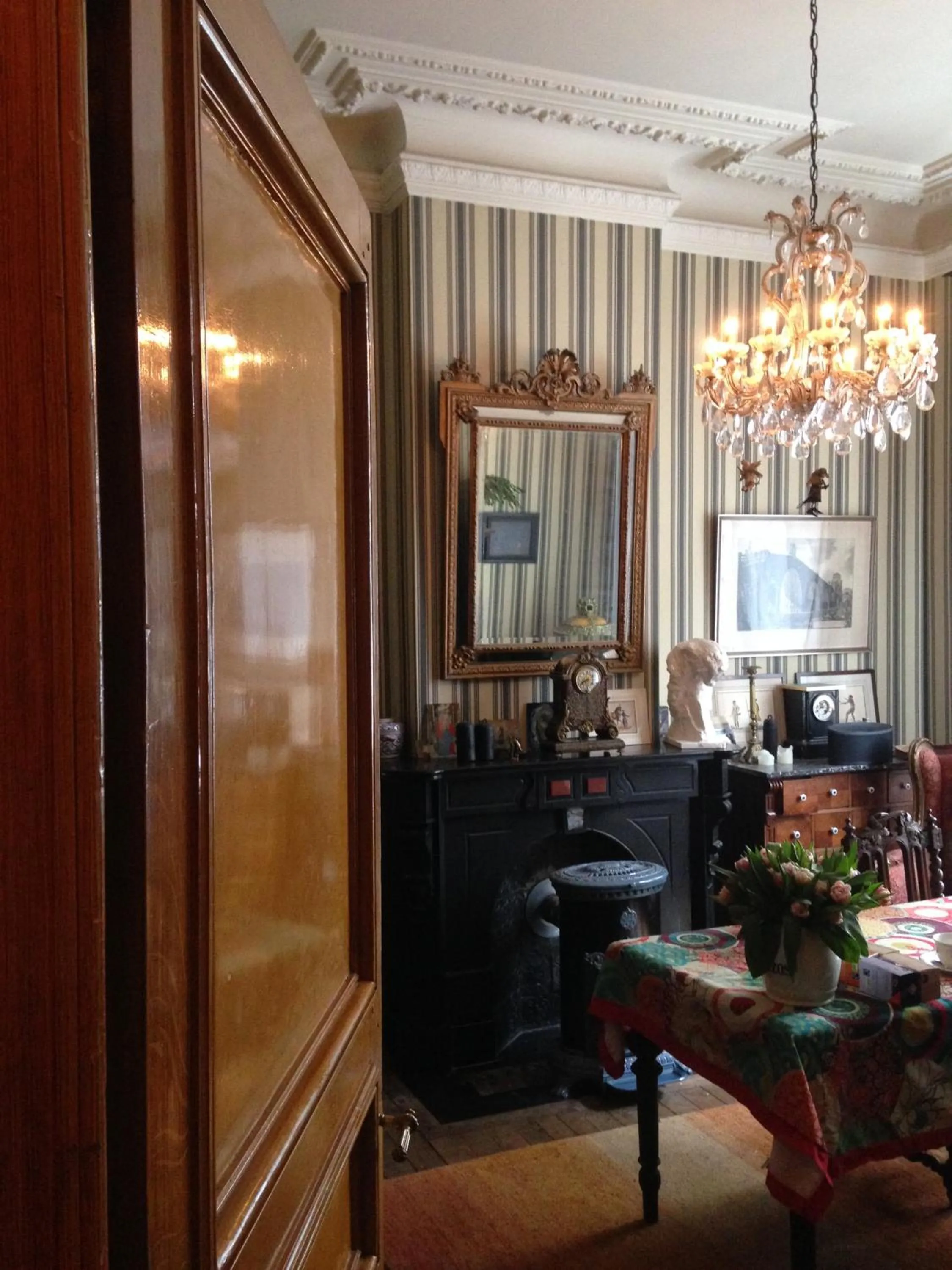 Dining area in B&B Villa Thibault