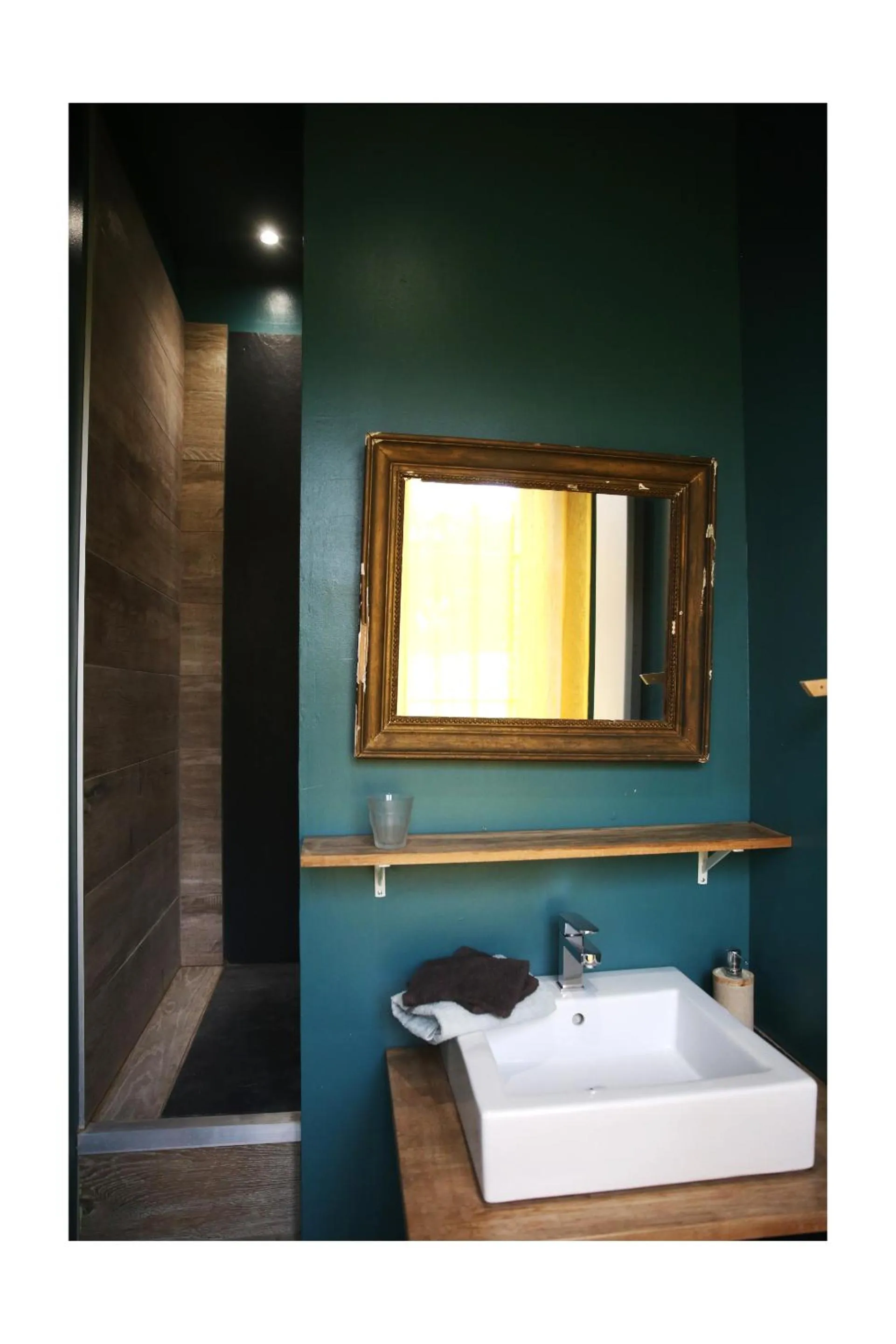 Bathroom in Château d'Harcelaines