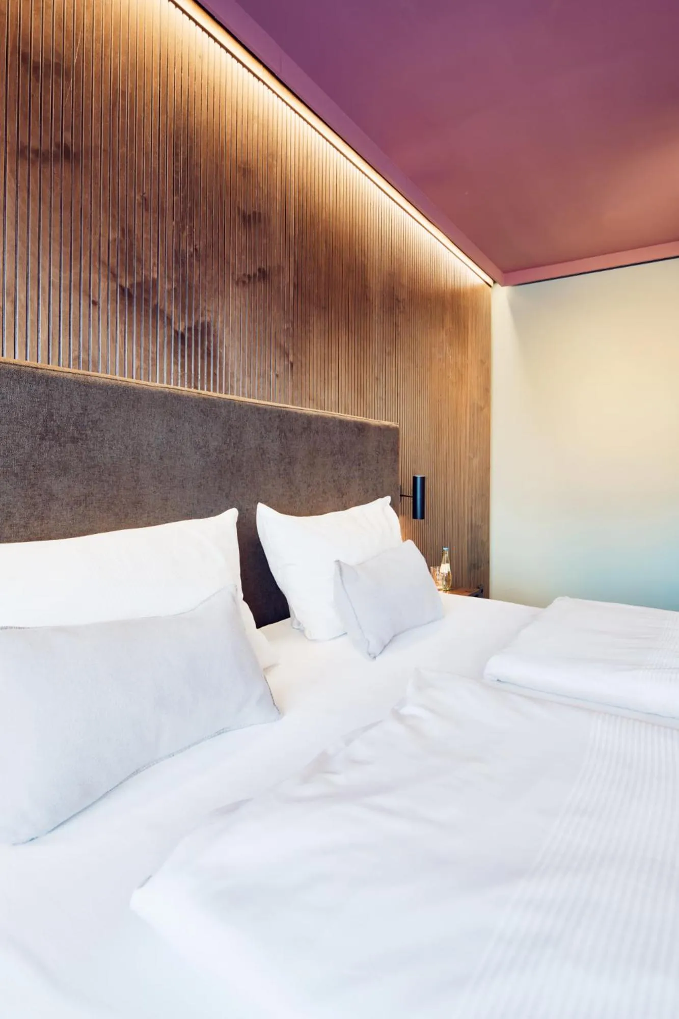 Bed in art Hotel Tucholsky