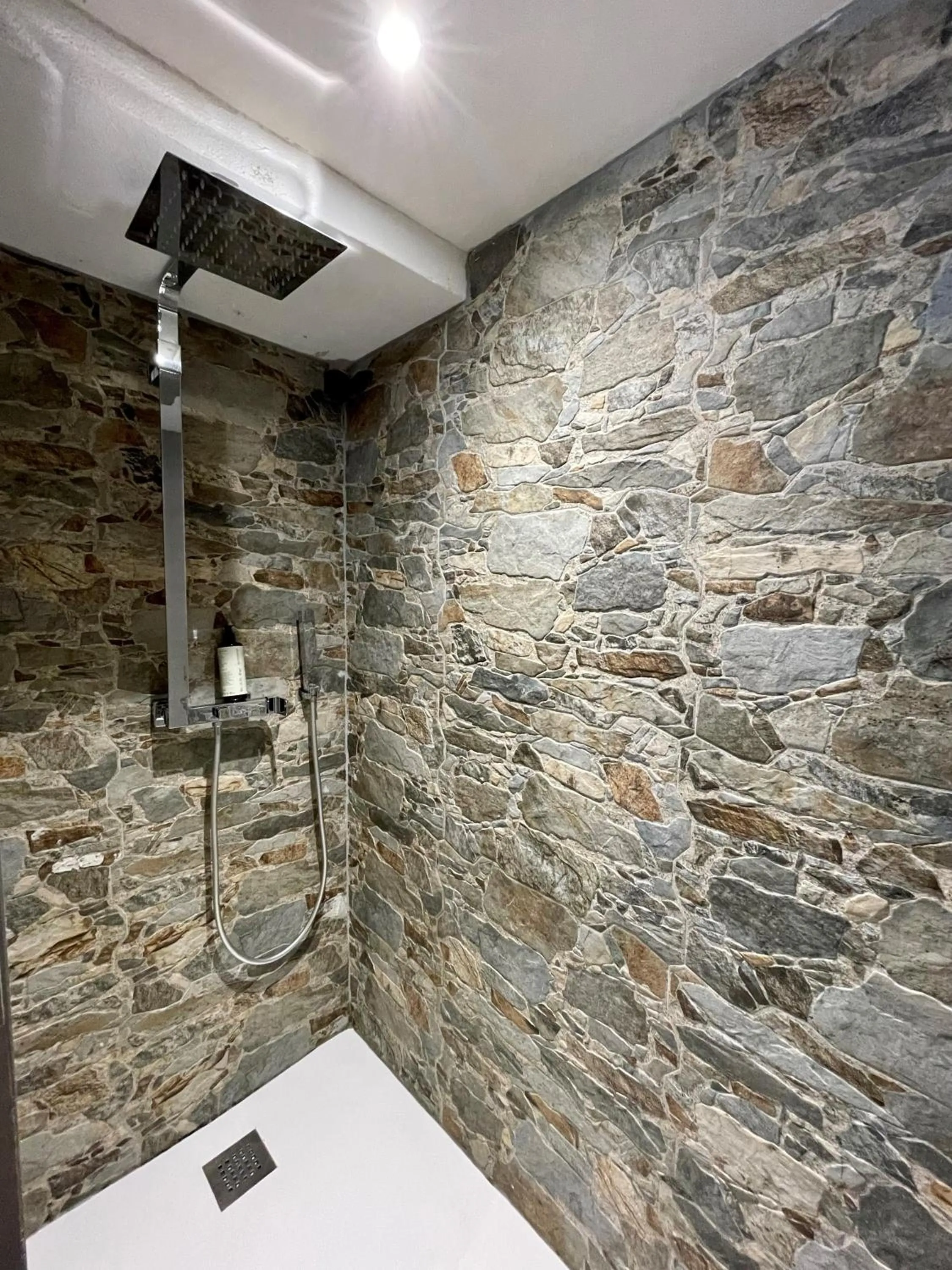 Shower in Franceschini