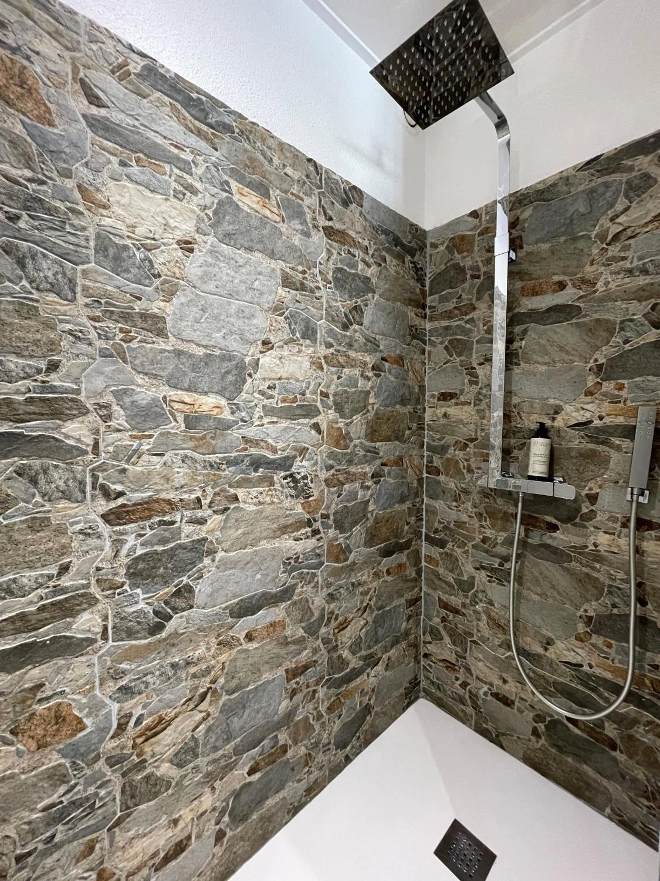 Shower in Franceschini