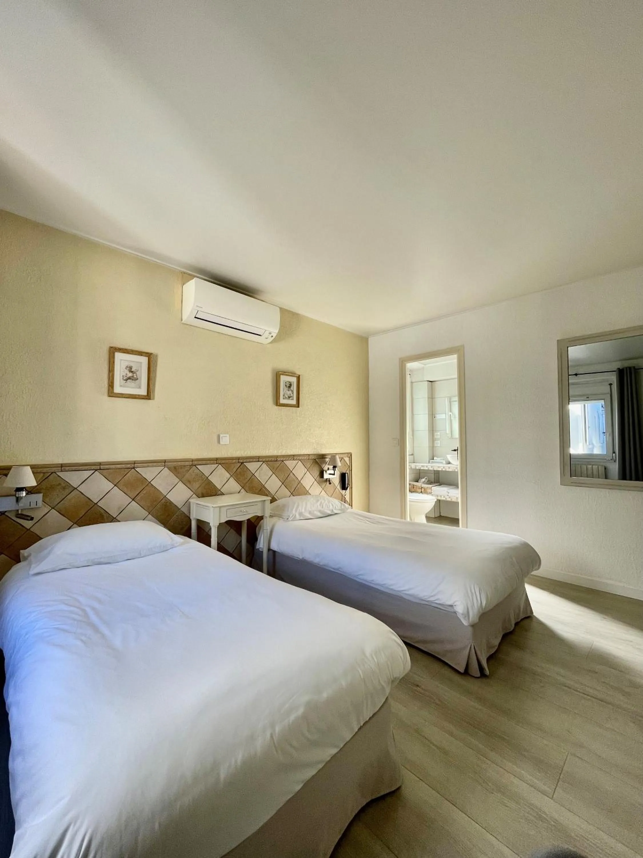 Bedroom, Bed in Franceschini