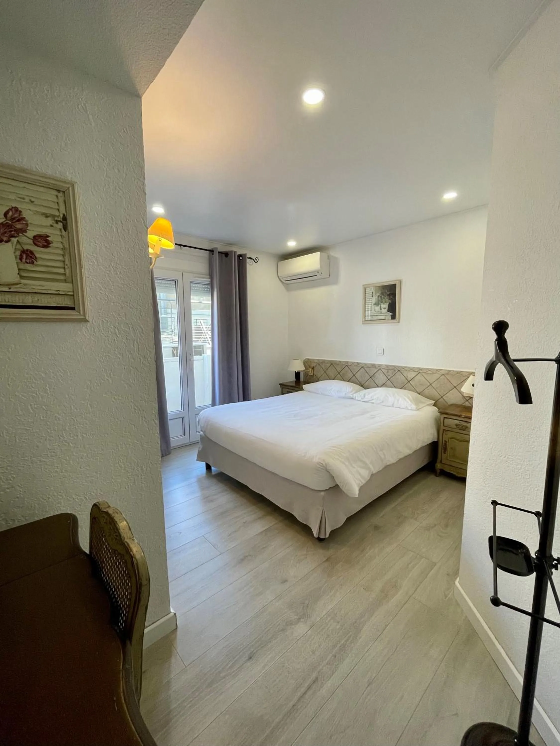 Bedroom, Bed in Franceschini