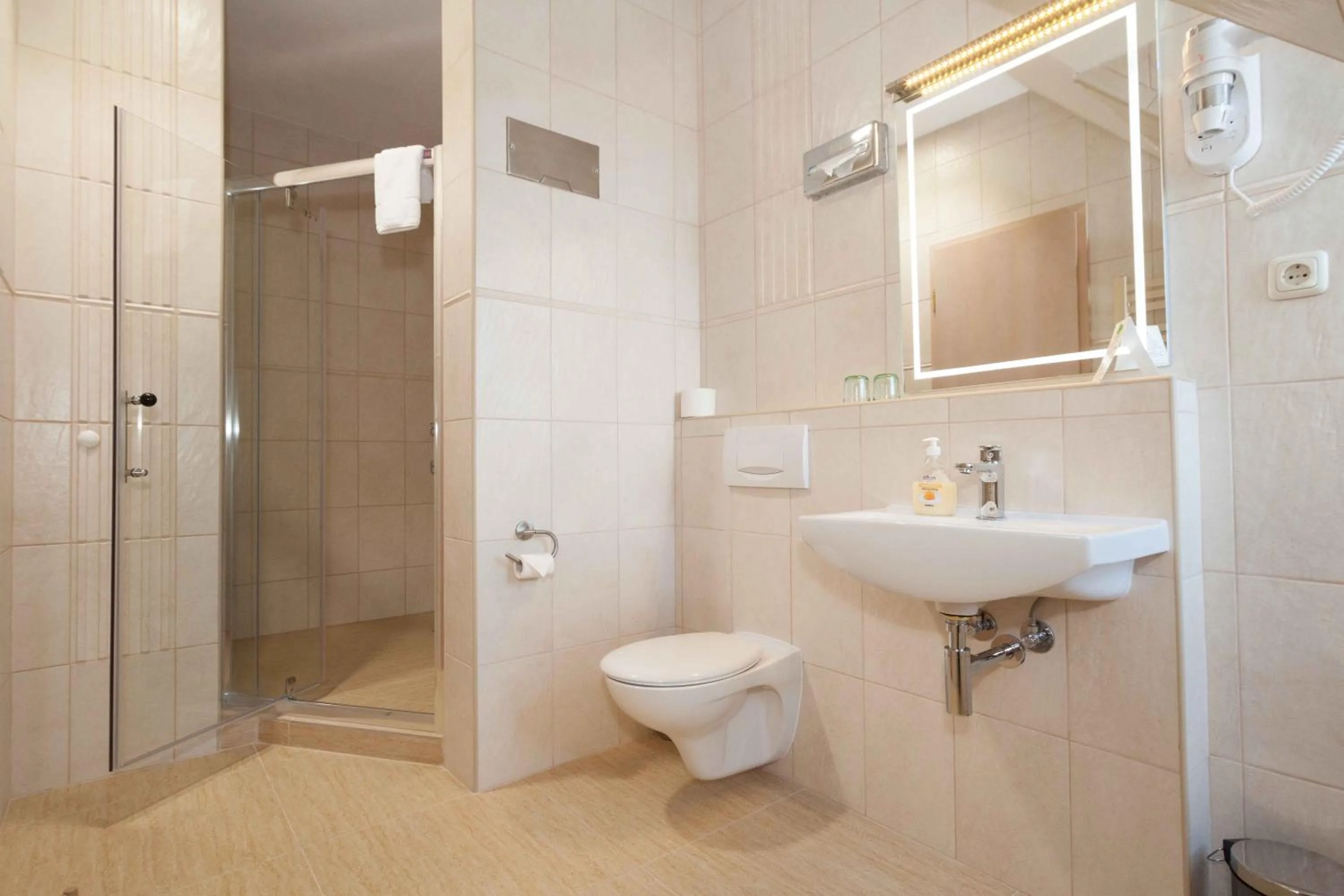 Shower in Hotel 3 Linden