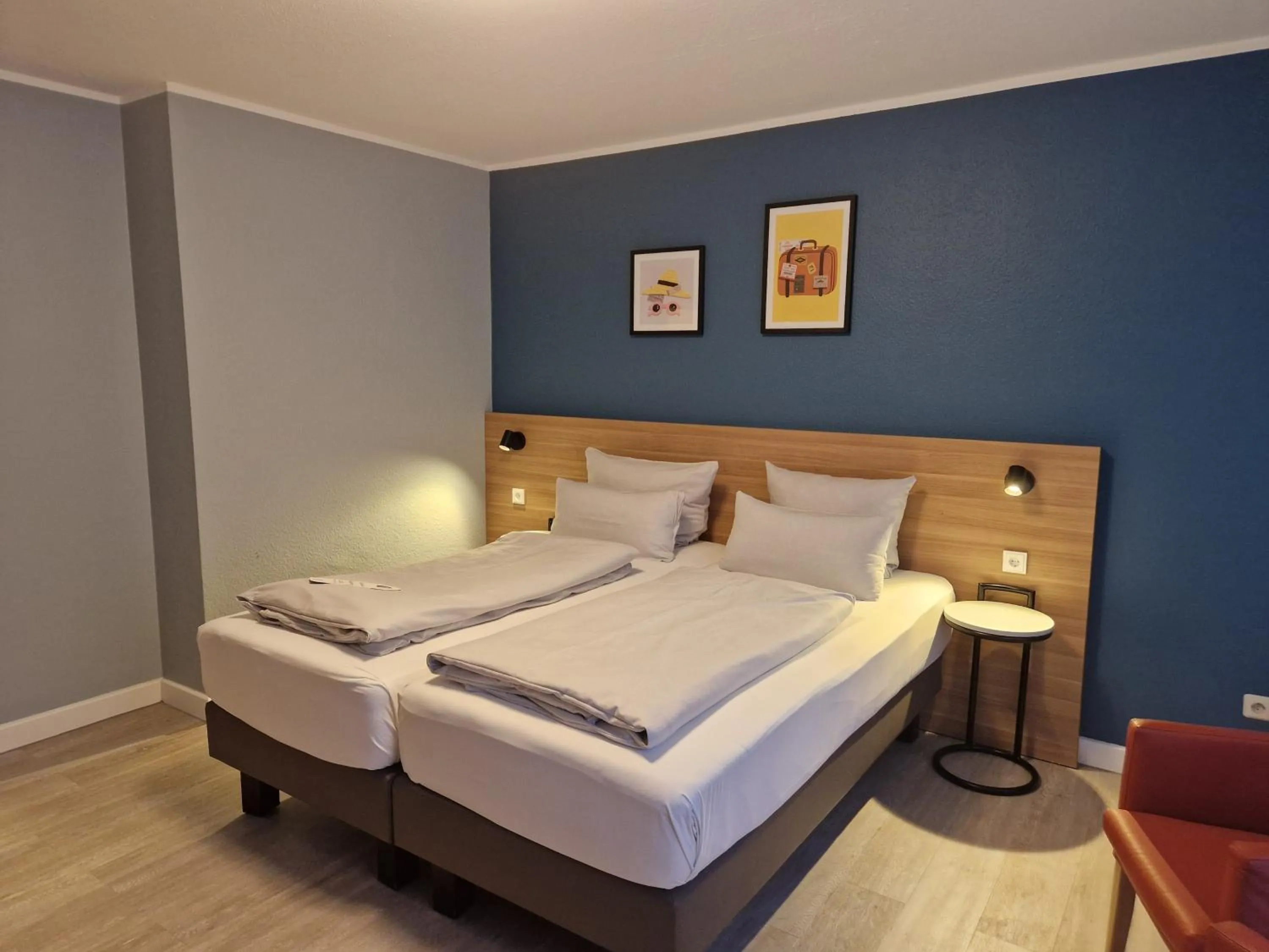 Photo of the whole room, Bed in Garner Hotel Bochum by IHG