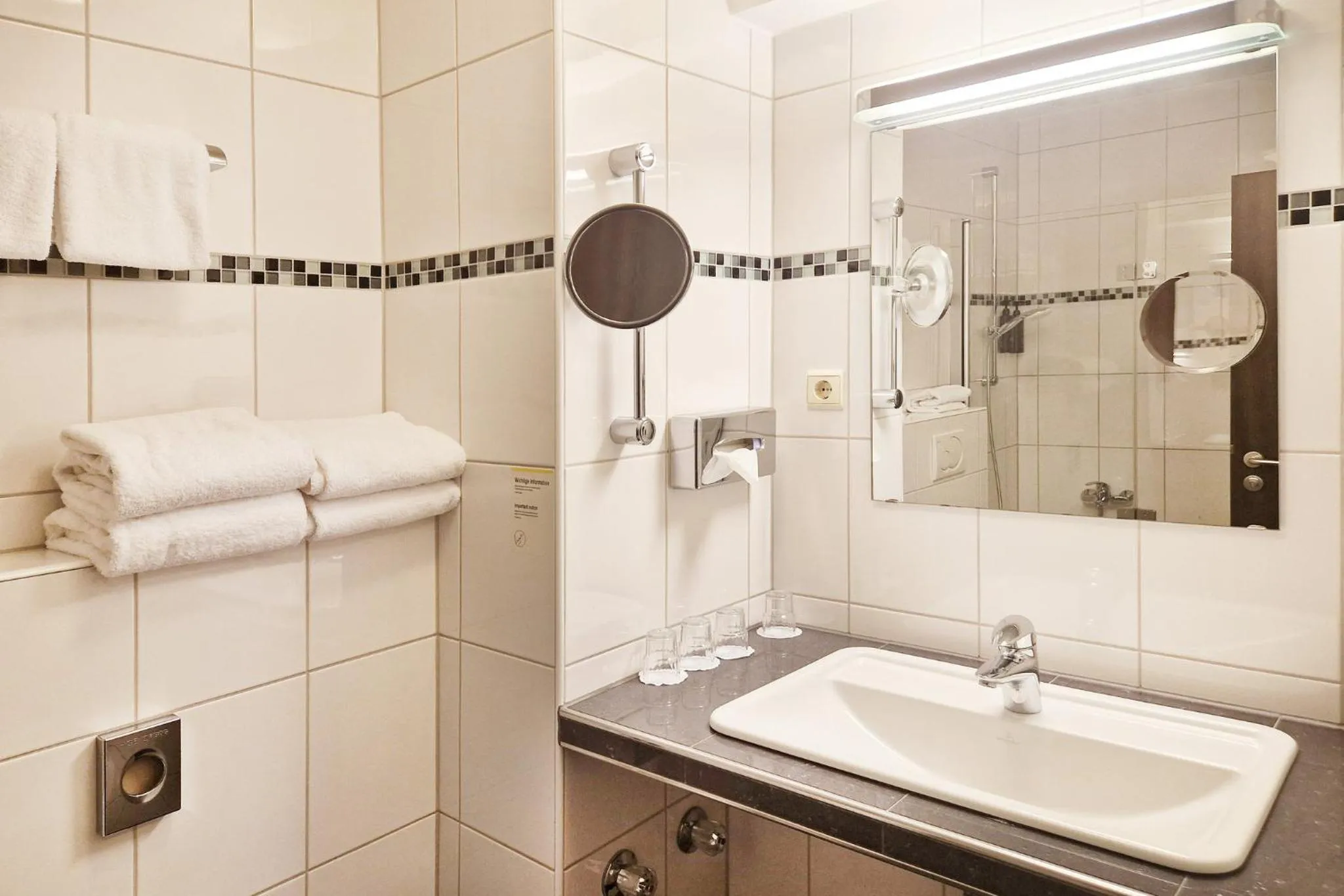 Bathroom in Garner Hotel Bochum by IHG