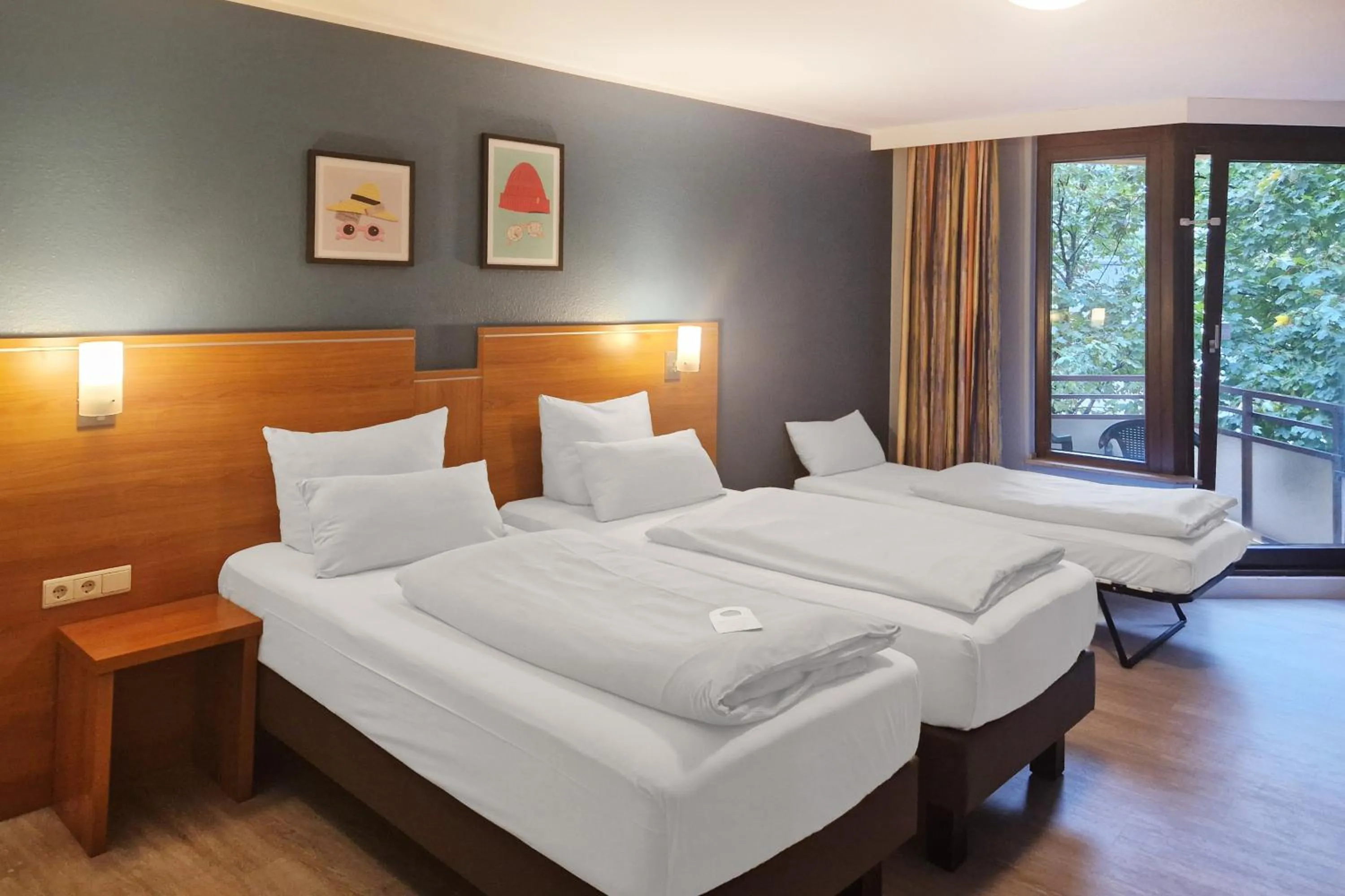 Photo of the whole room, Bed in Garner Hotel Bochum by IHG