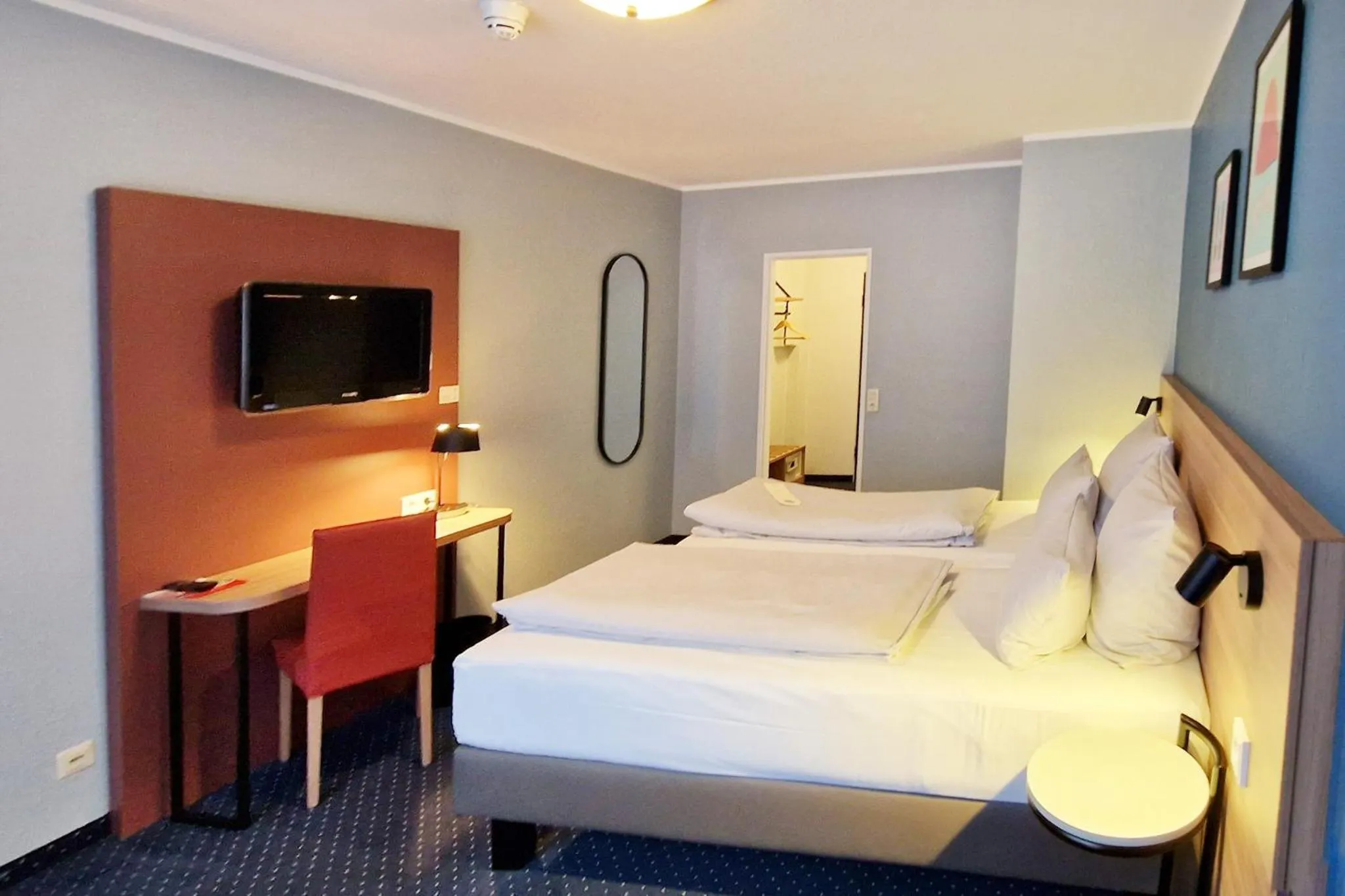Photo of the whole room, Bed in Garner Hotel Bochum by IHG