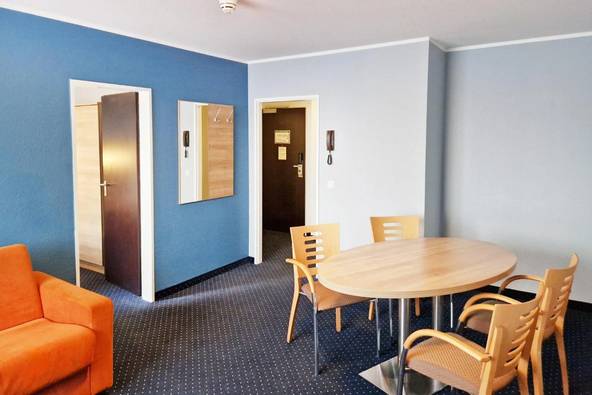 Photo of the whole room in Garner Hotel Bochum by IHG