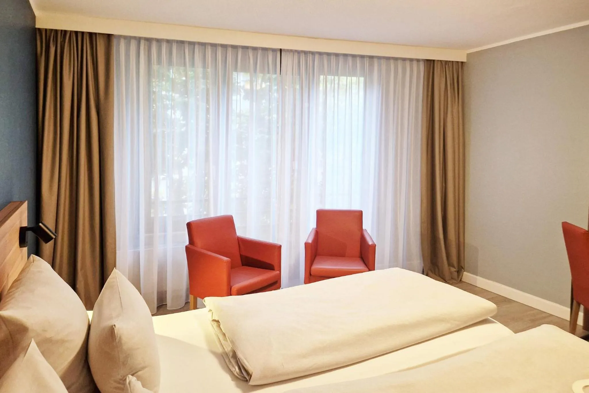 Photo of the whole room, Bed in Garner Hotel Bochum by IHG