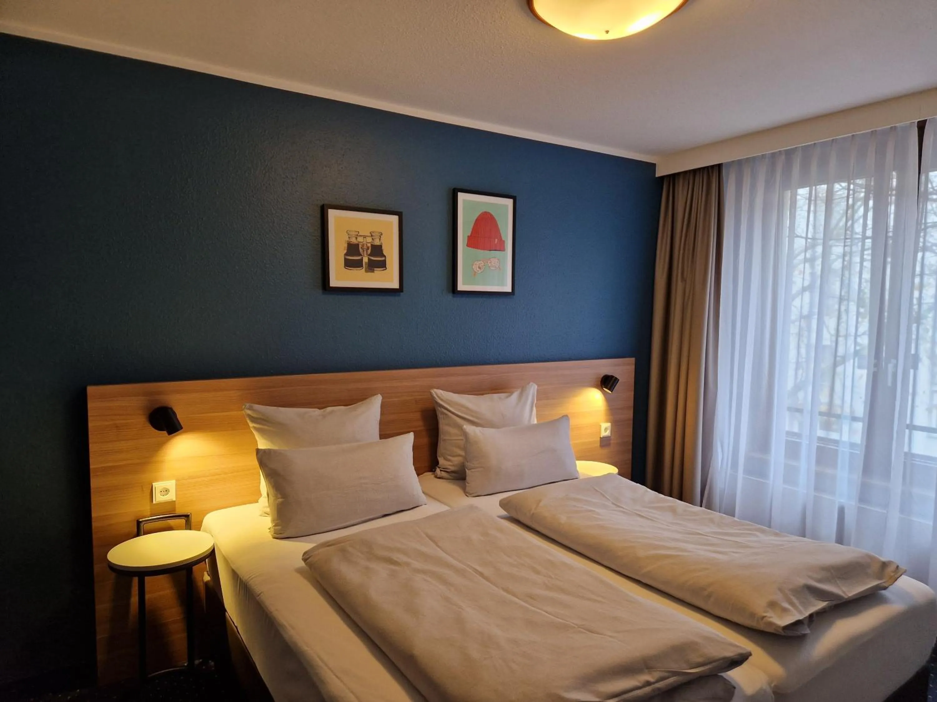 Photo of the whole room, Bed in Garner Hotel Bochum by IHG