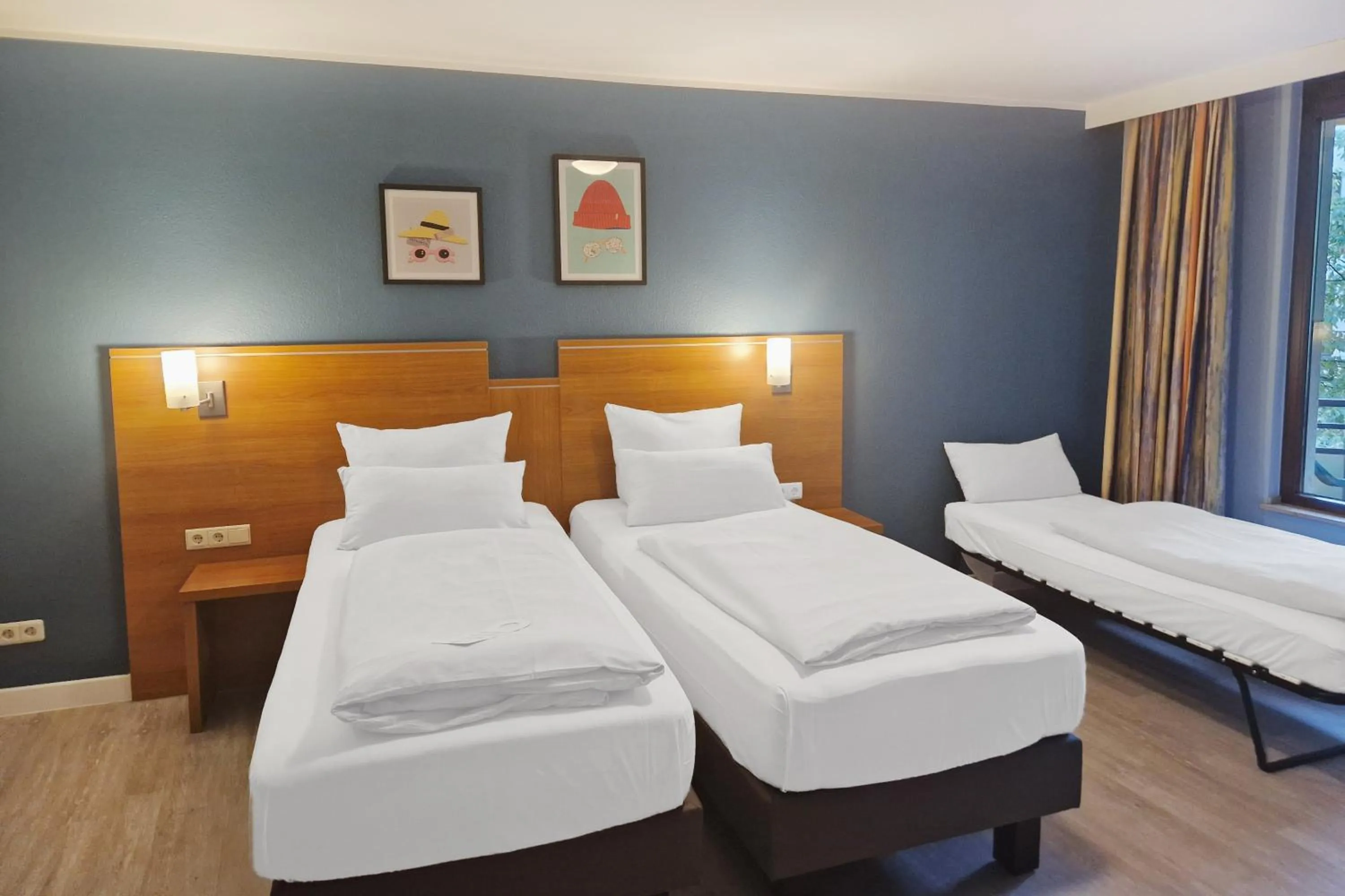 Photo of the whole room, Bed in Garner Hotel Bochum by IHG