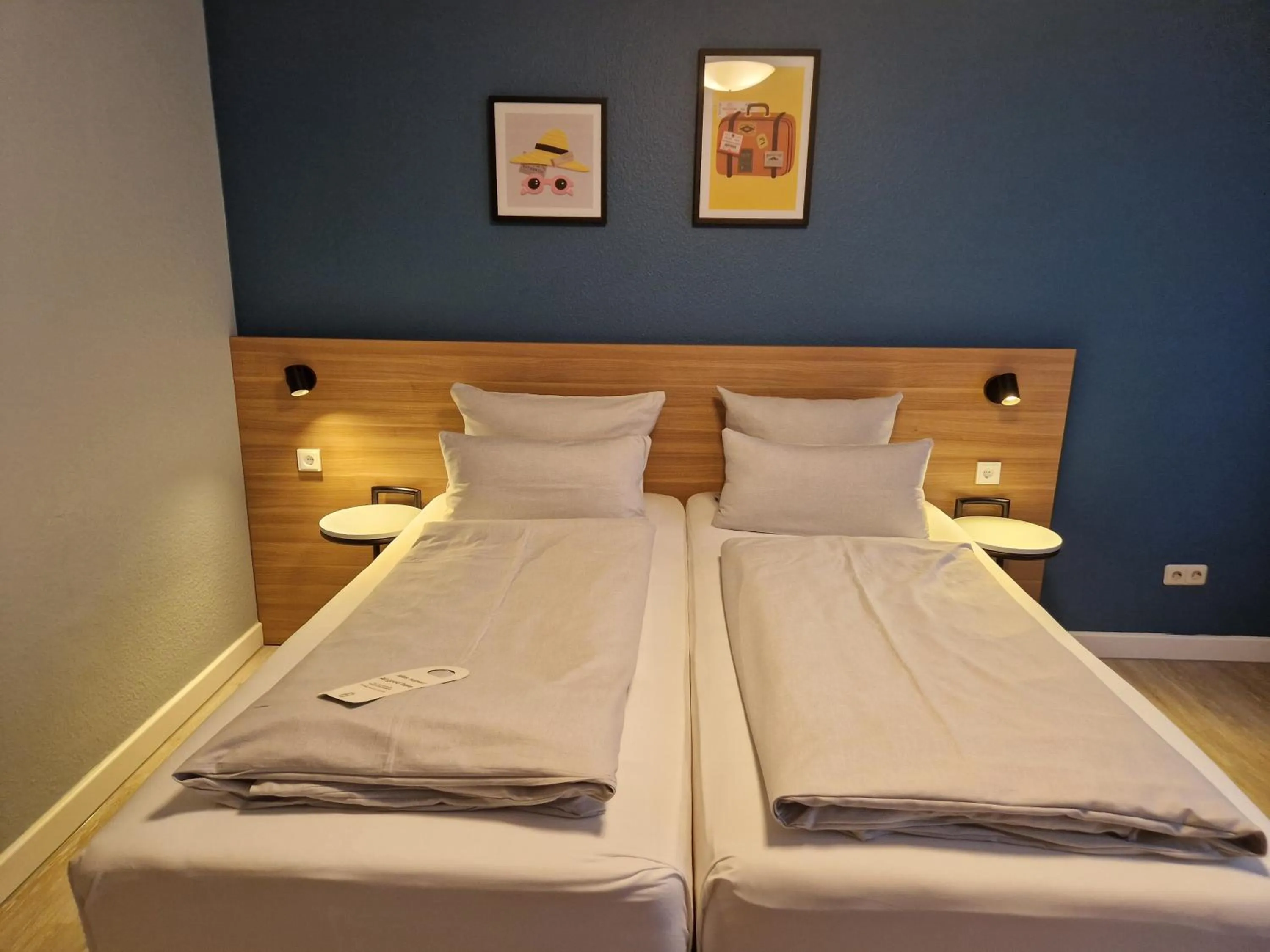 Photo of the whole room, Bed in Garner Hotel Bochum by IHG
