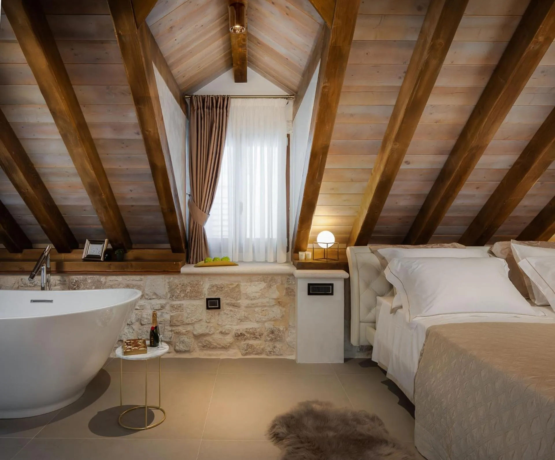 Bed in Luxury Rooms MA de Dominis