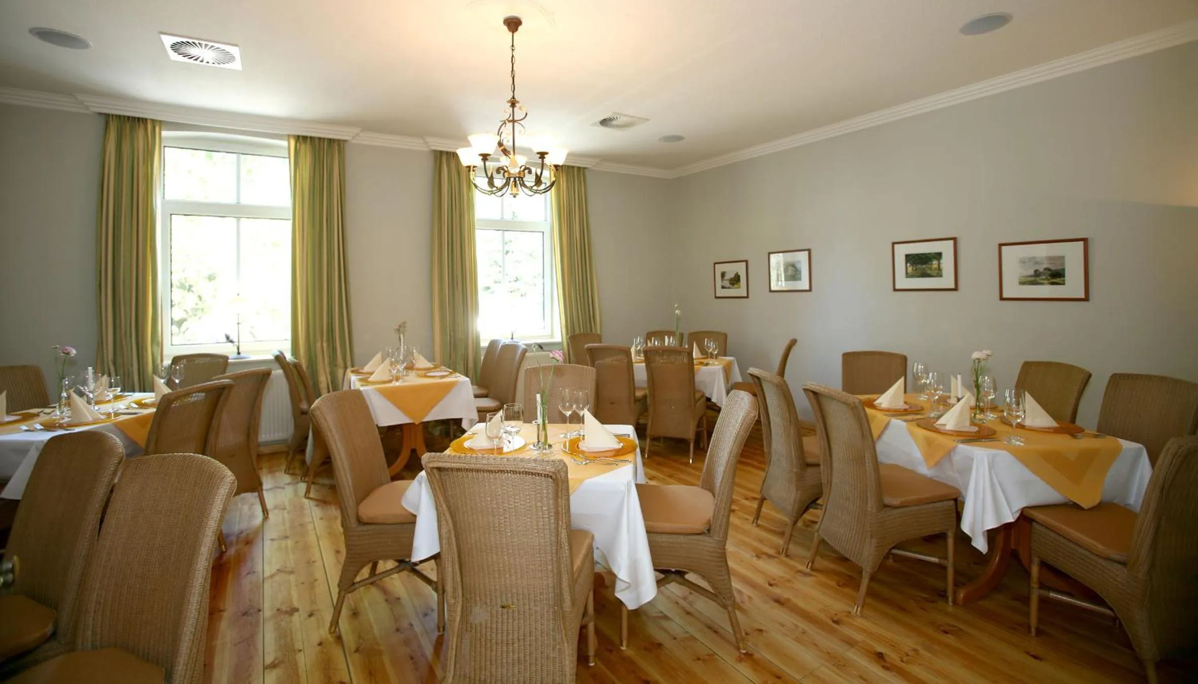 Restaurant/places to eat in Seehotel Heidehof