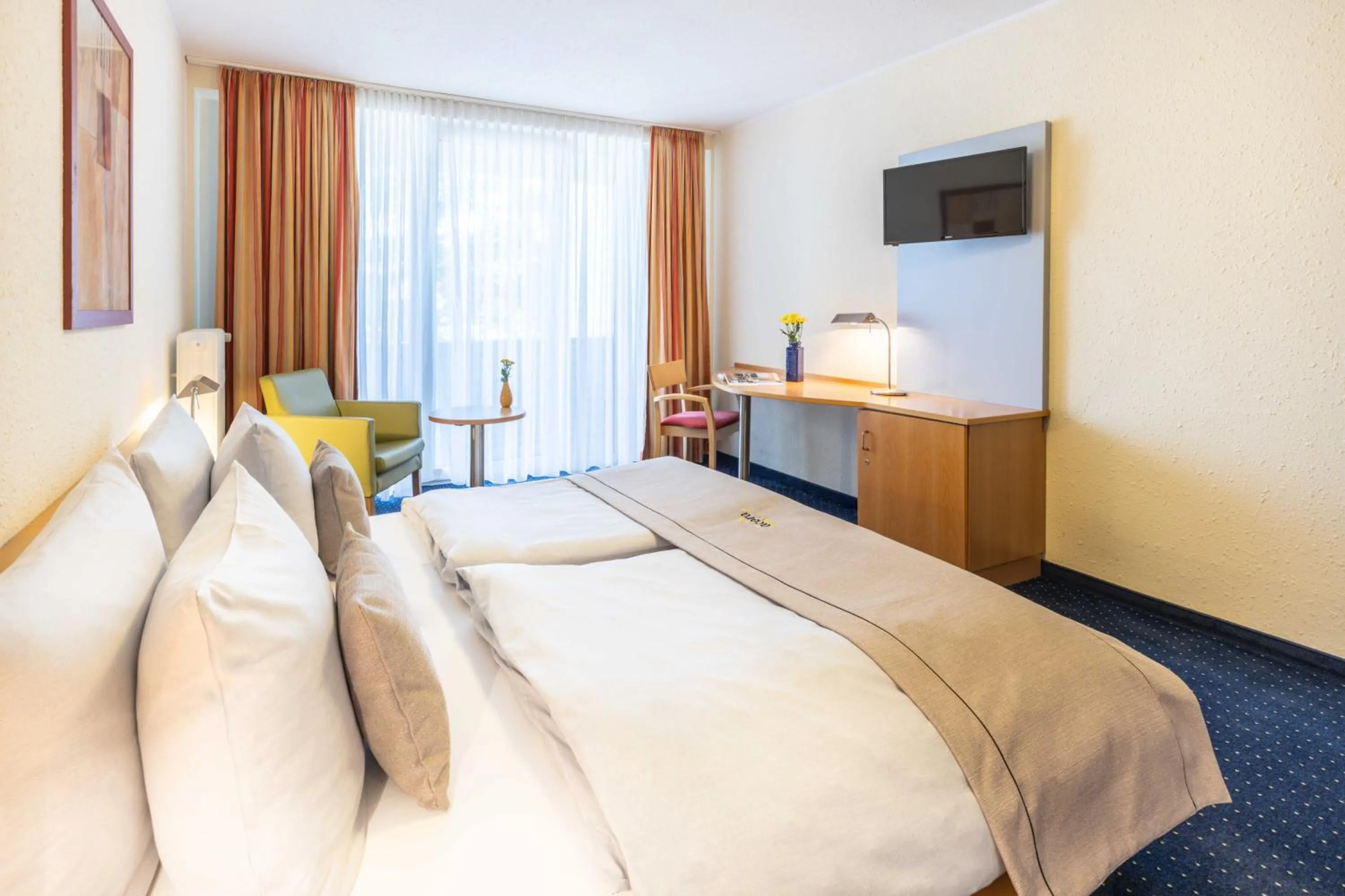 Photo of the whole room, Bed in acora Bonn Living the City