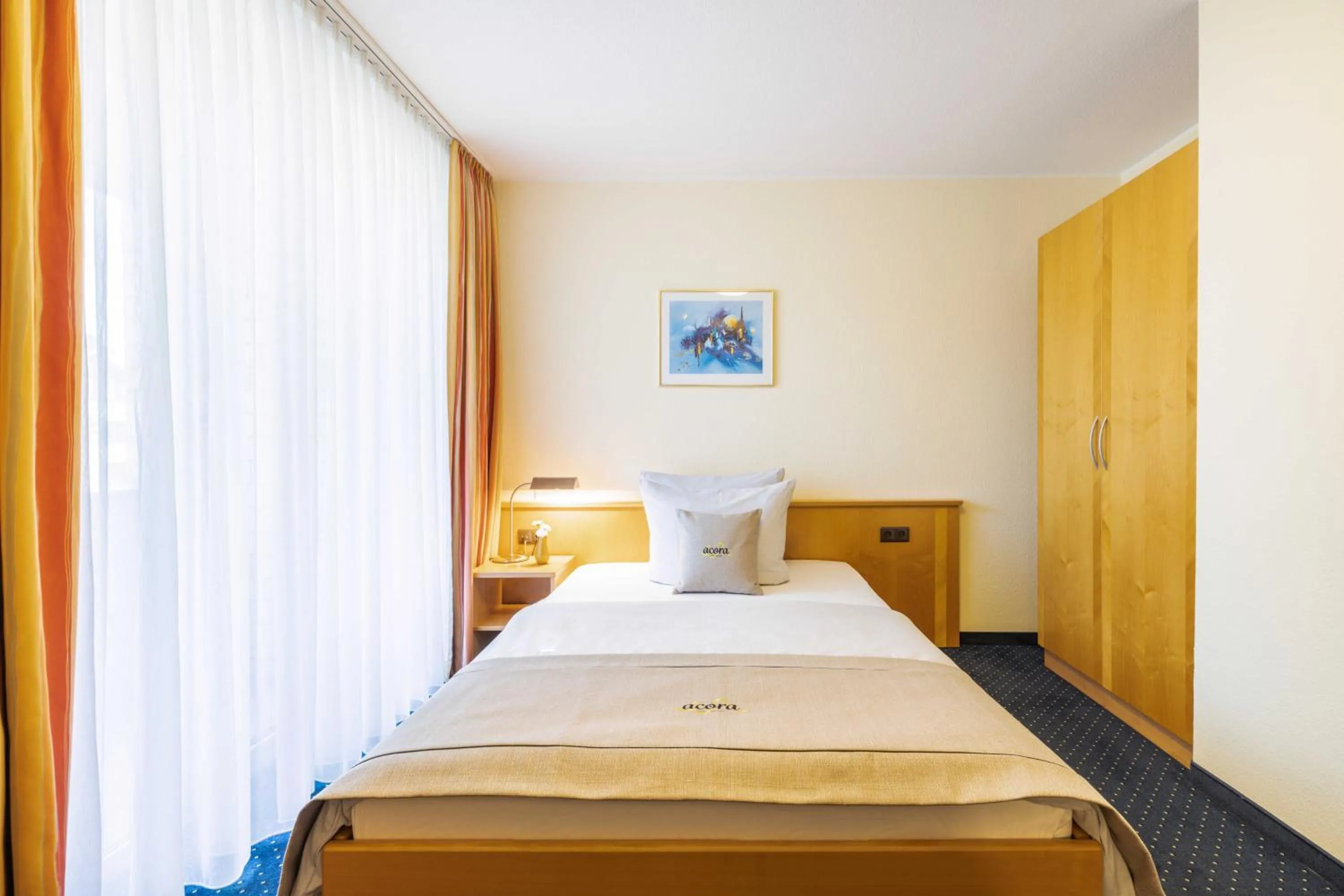 Photo of the whole room, Bed in acora Bonn Living the City