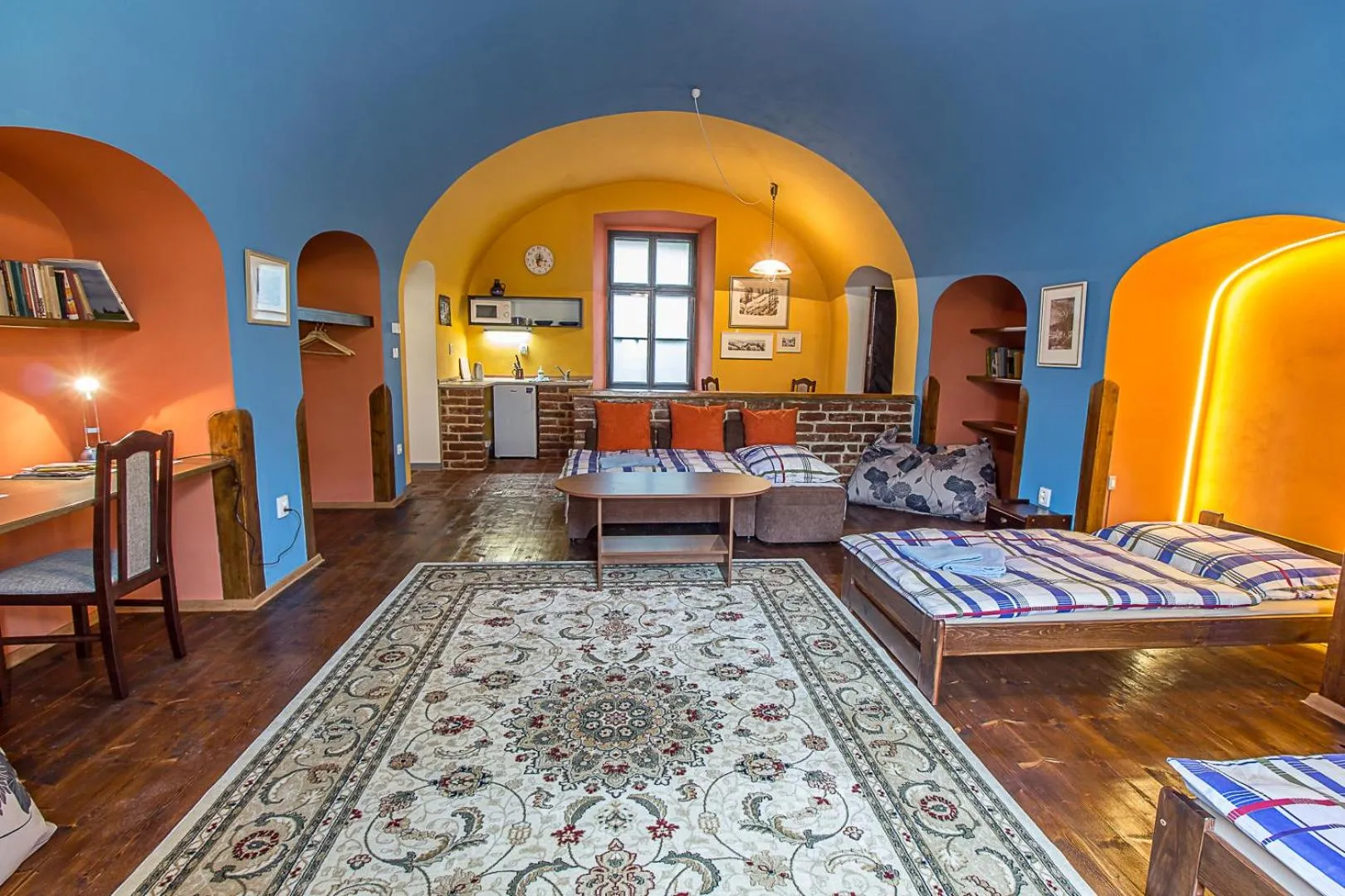 Photo of the whole room, Bed in Ubytování 8