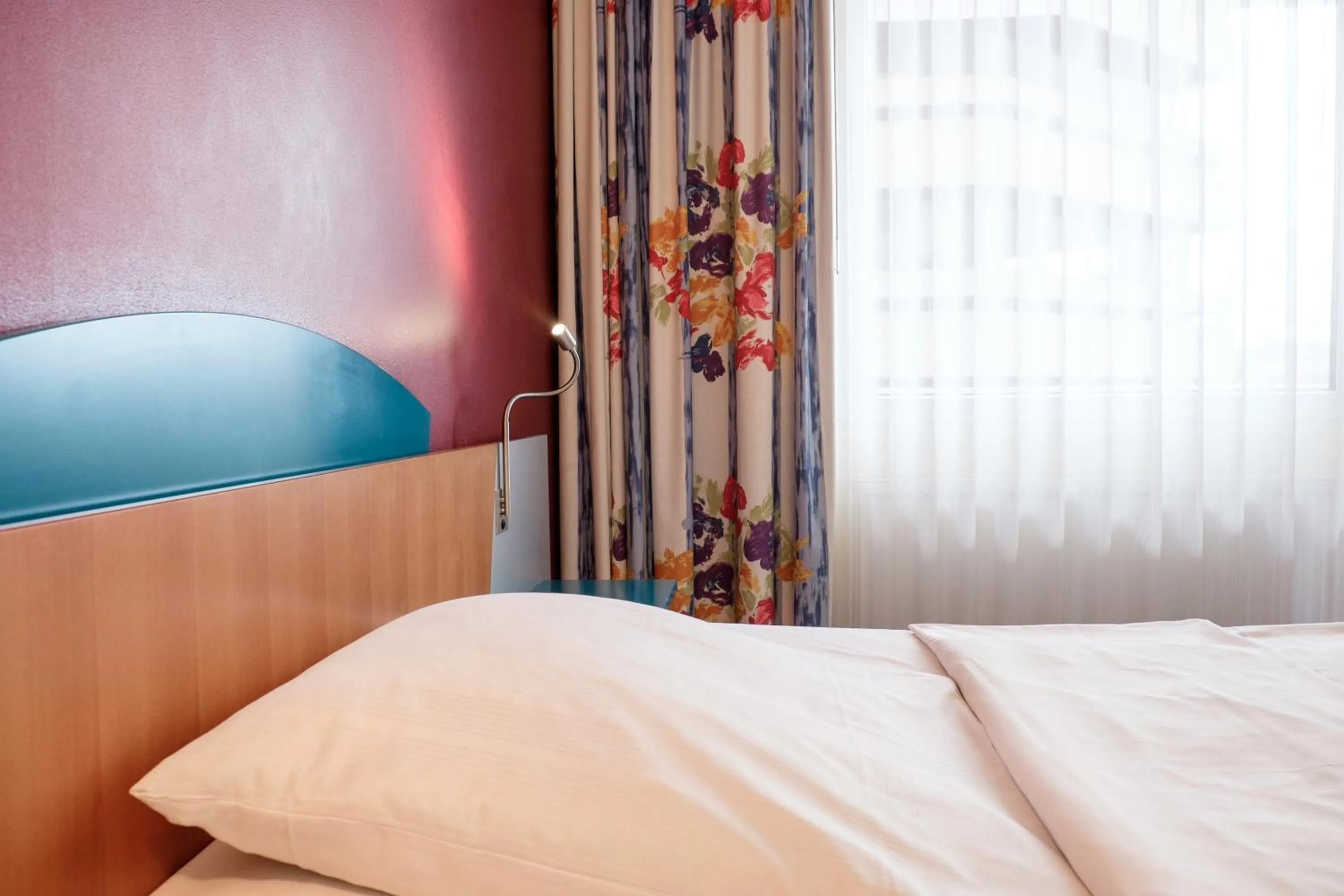 Photo of the whole room, Bed in Hotel Königshof am Funkturm