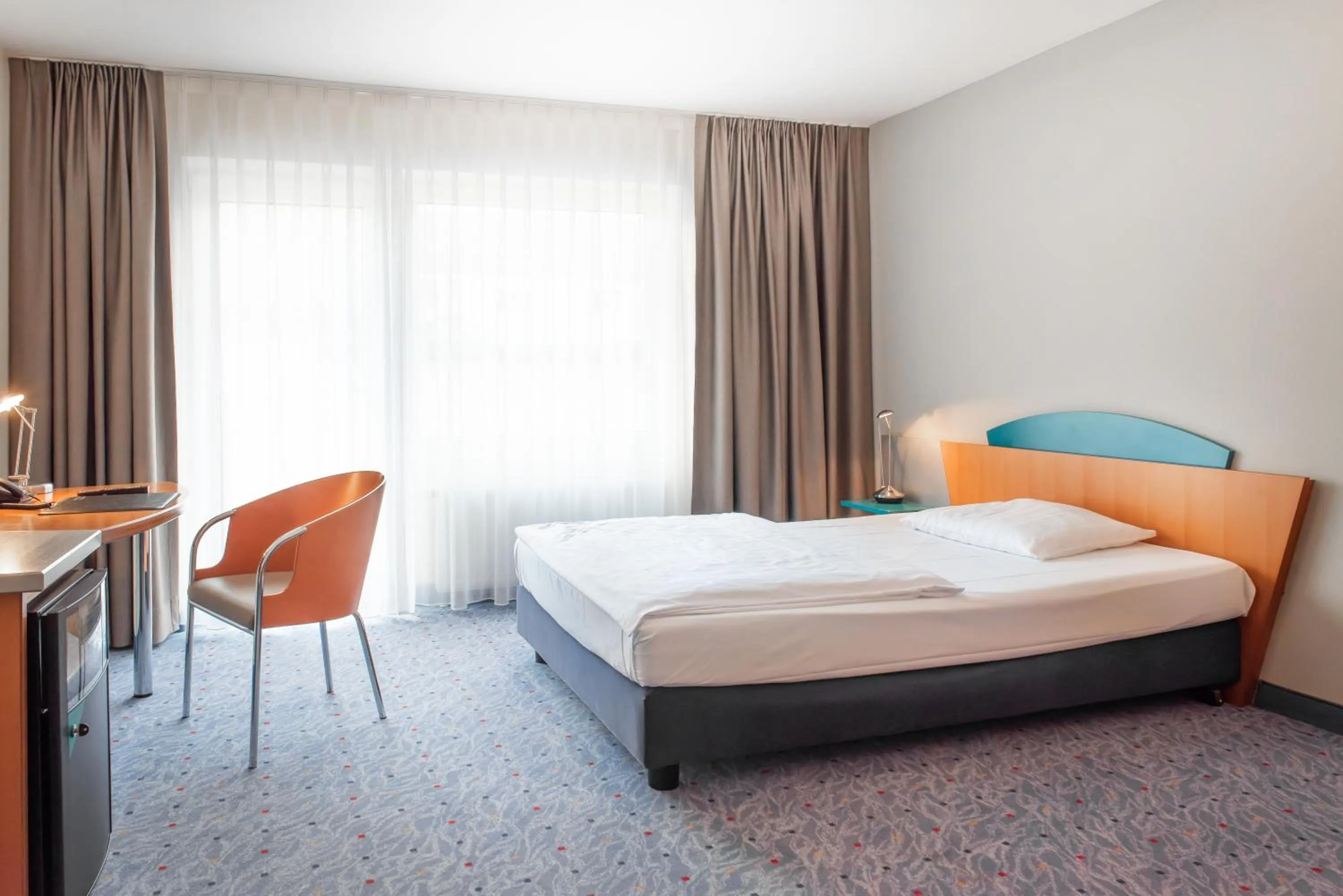 Bedroom, Bed in Hotel Königshof am Funkturm