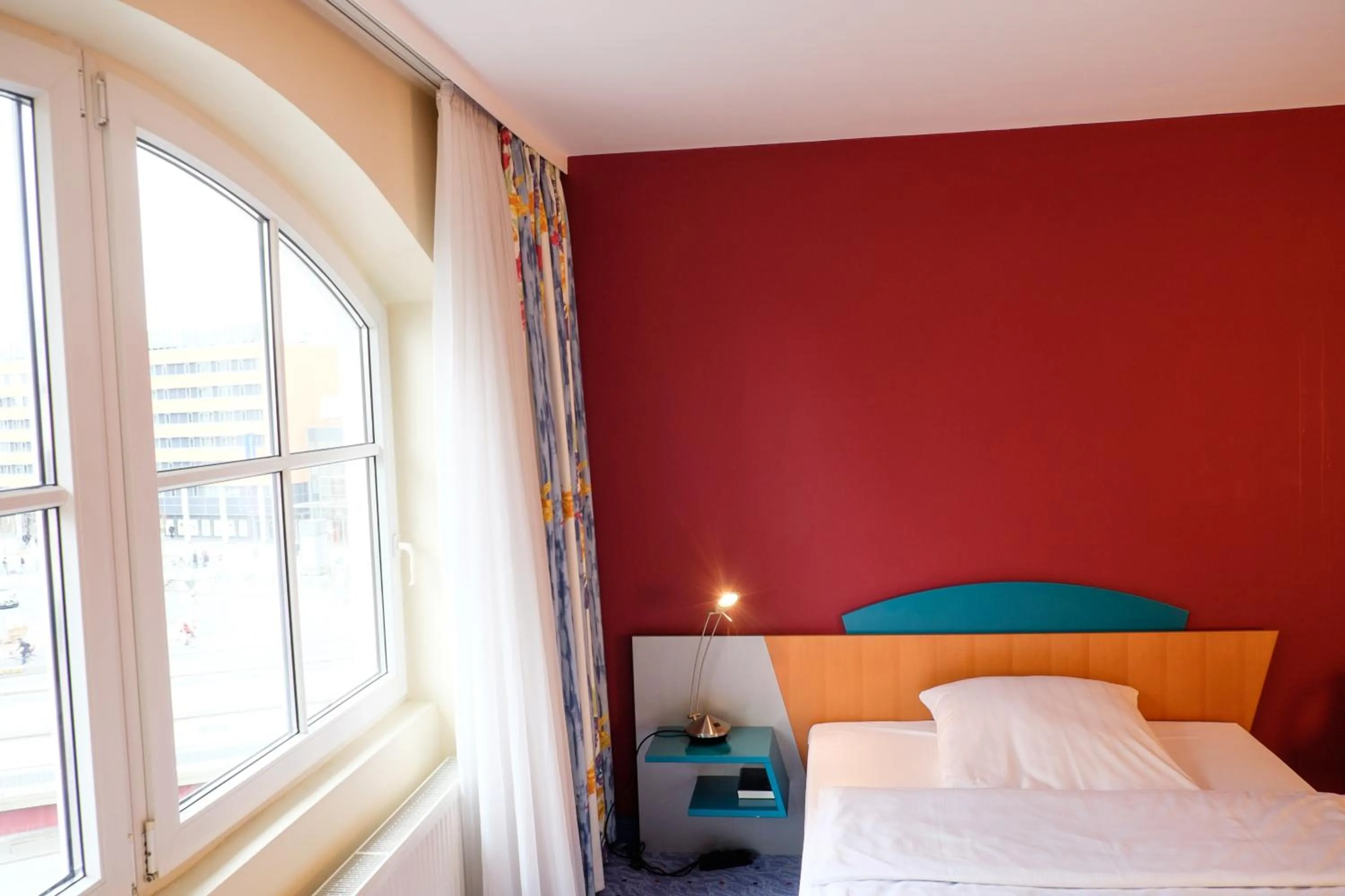 Photo of the whole room, Bed in Hotel Königshof am Funkturm