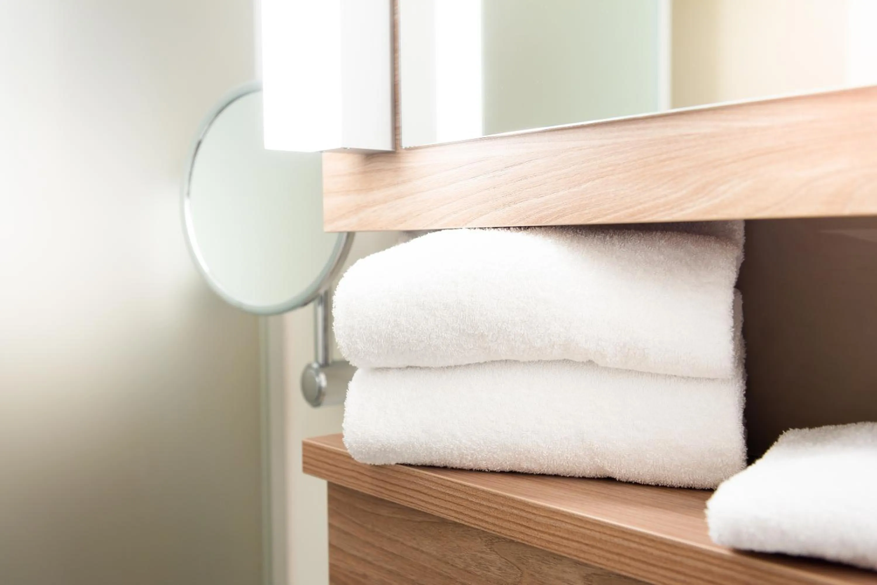 Bathroom, Bed in Hotel Königshof am Funkturm