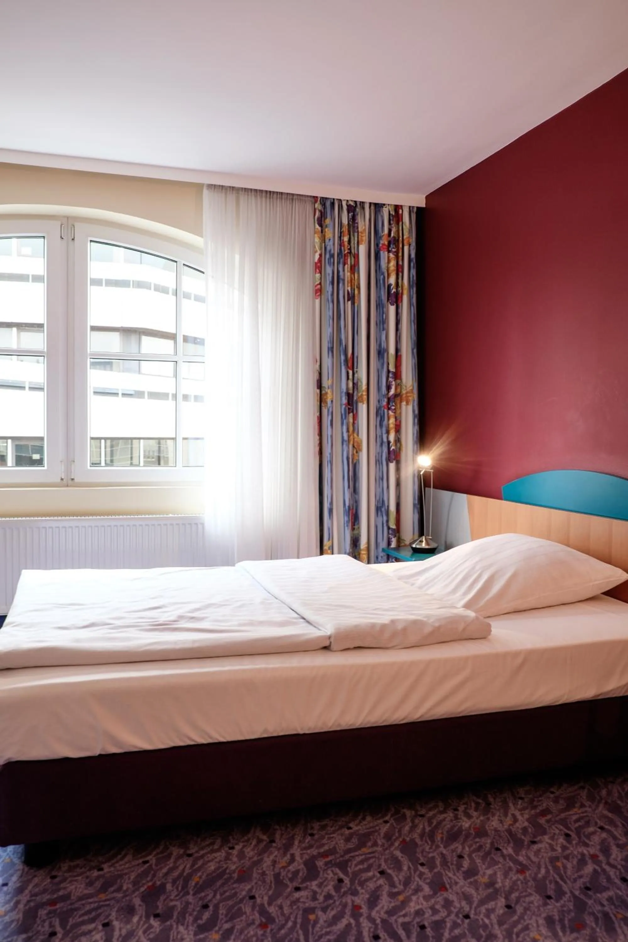 Photo of the whole room, Bed in Hotel Königshof am Funkturm