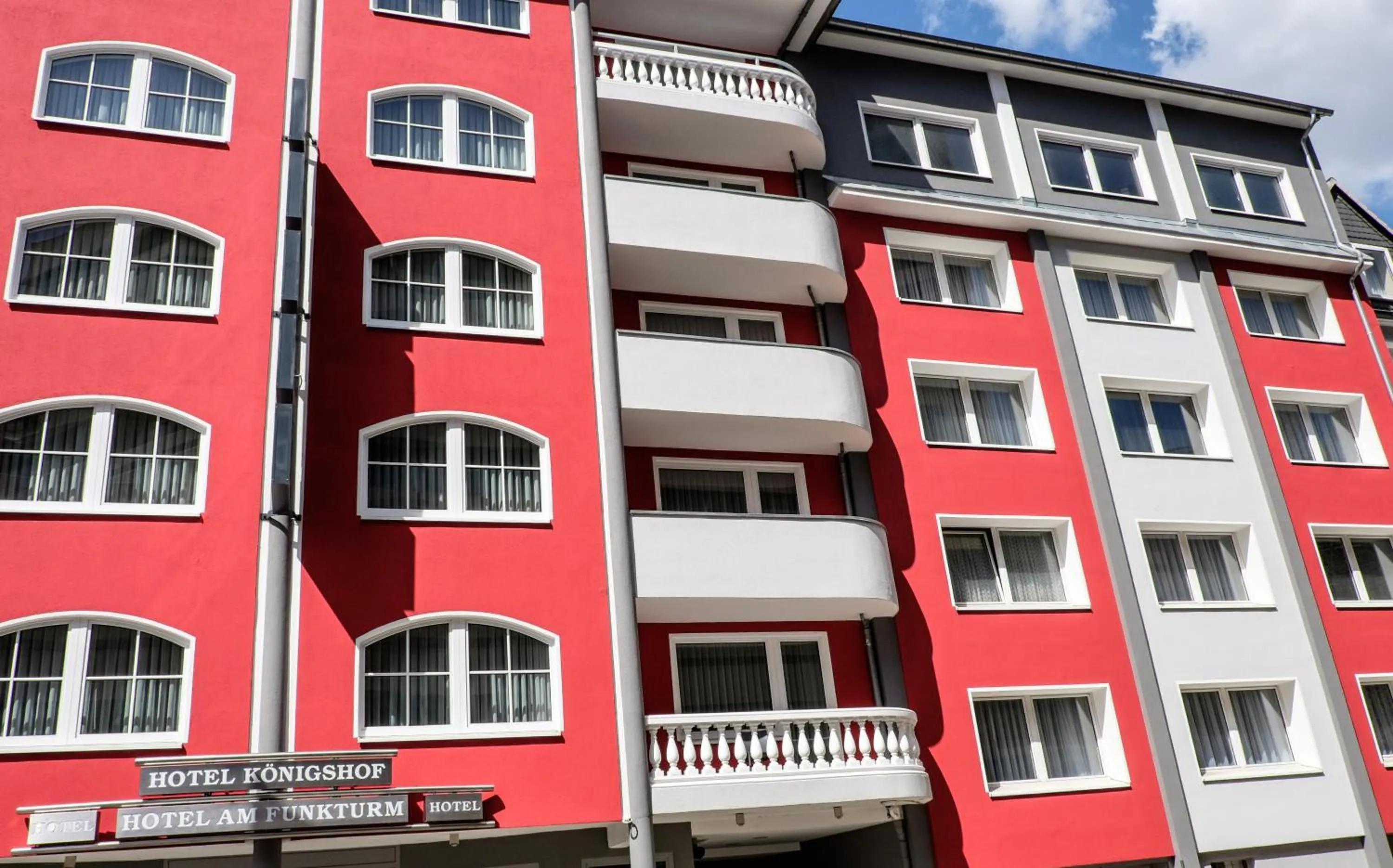 Facade/entrance in Hotel Königshof am Funkturm