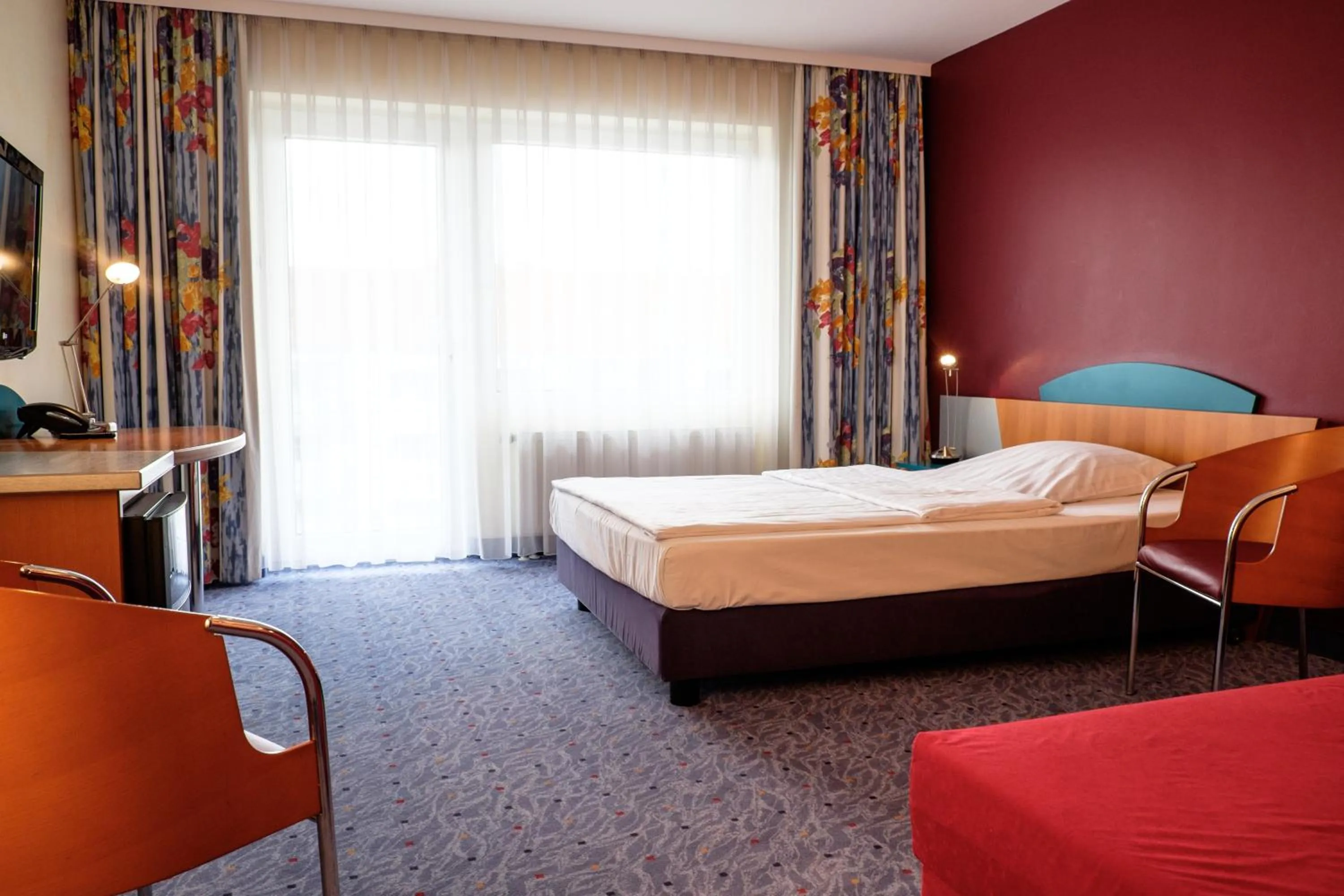 Photo of the whole room, Bed in Hotel Königshof am Funkturm